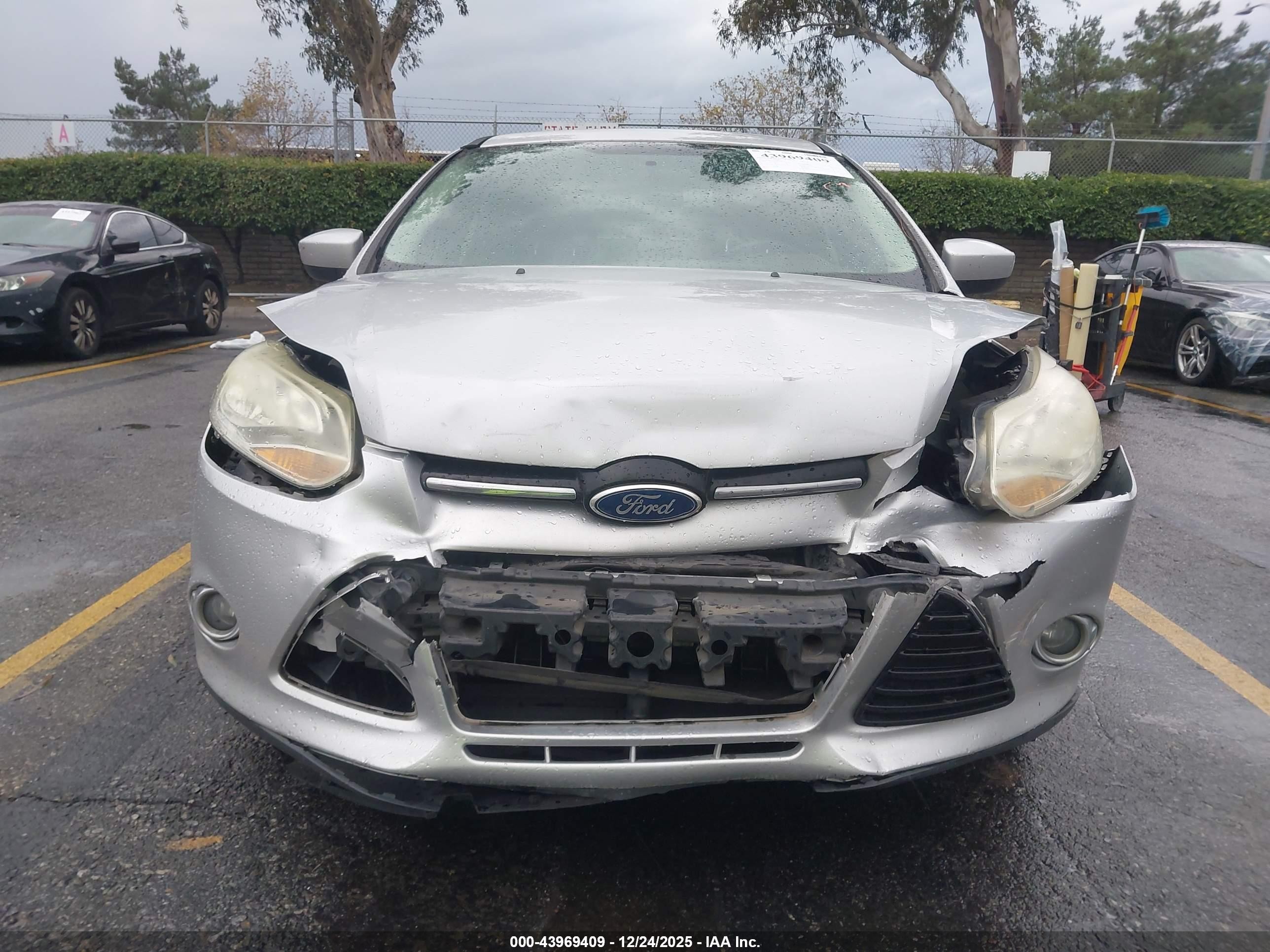 2012 Ford Focus Se Silver vin: 1FAHP3F27CL250885
