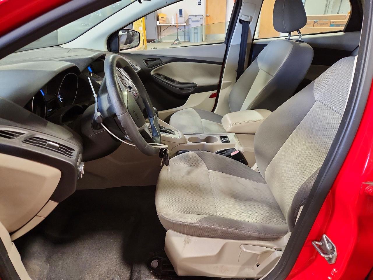 2012 Ford Focus Se Красный vin: 1FAHP3F27CL297477