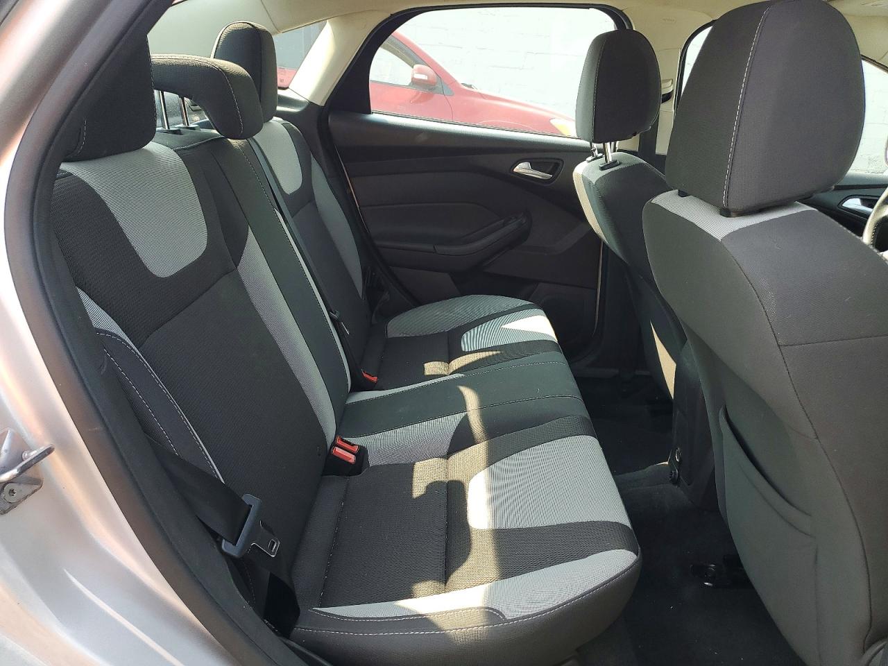 2012 Ford Focus Se Silver vin: 1FAHP3F27CL442274