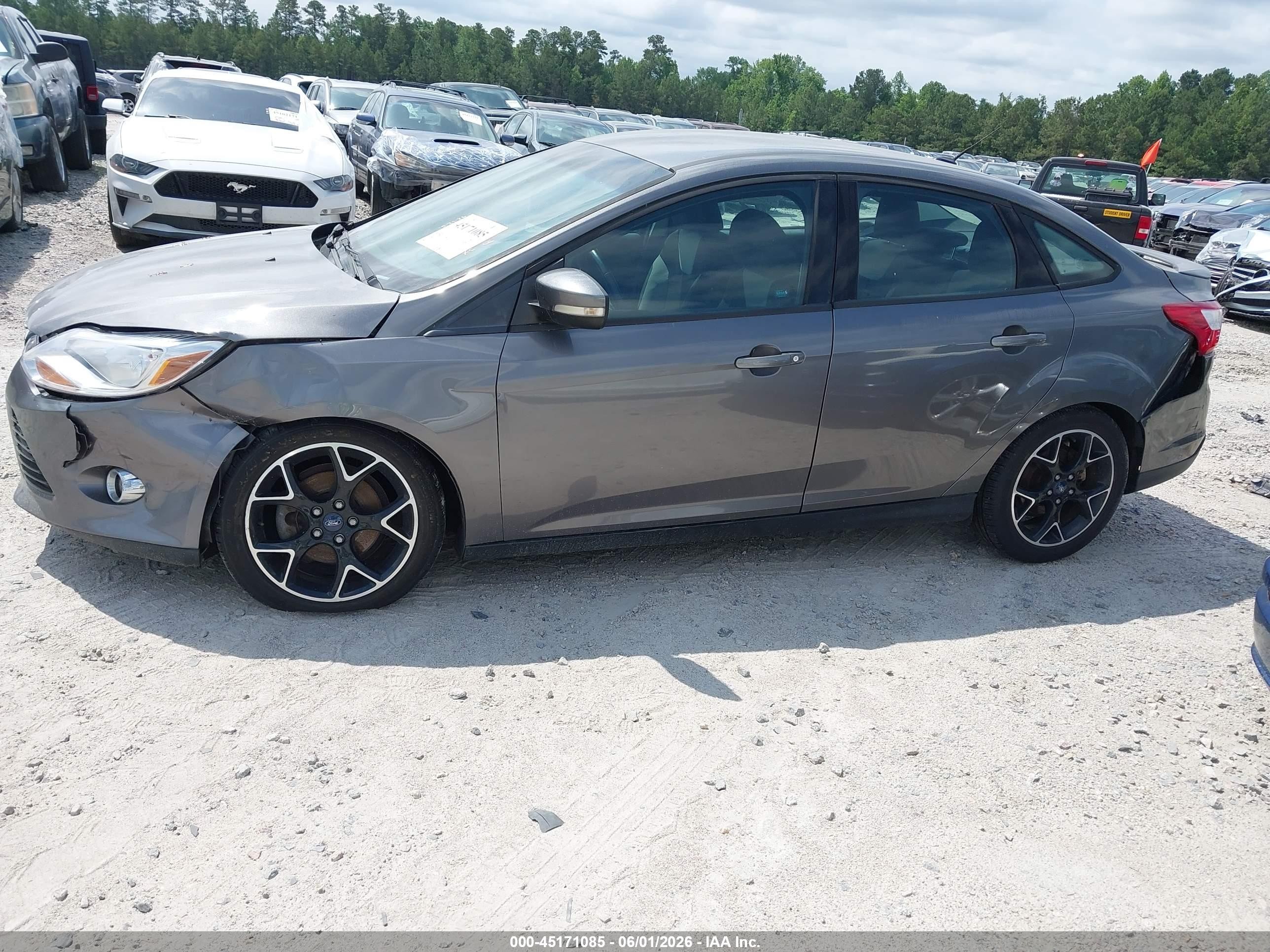 2012 Ford Focus Se Gray vin: 1FAHP3F27CL442906