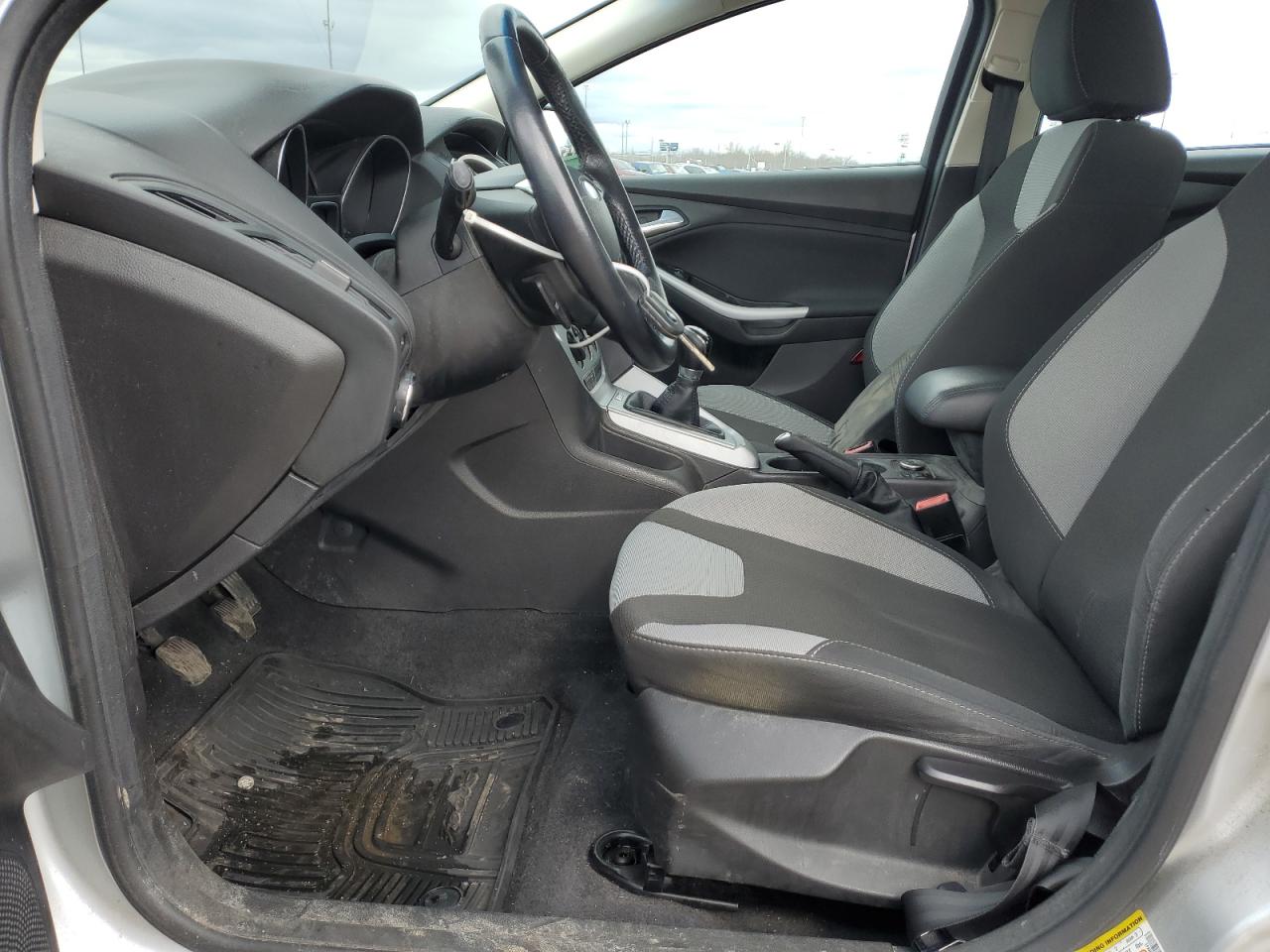 2012 Ford Focus Se Silver vin: 1FAHP3F27CL448270