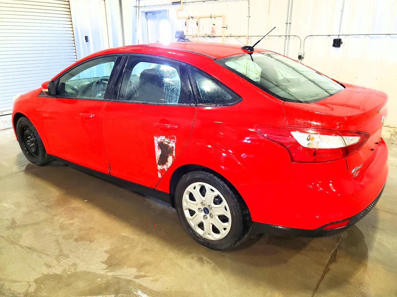 2012 Ford Focus 4d Red vin: 1FAHP3F27CL477106