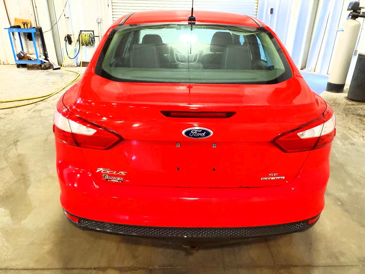 2012 Ford Focus 4d Red vin: 1FAHP3F27CL477106