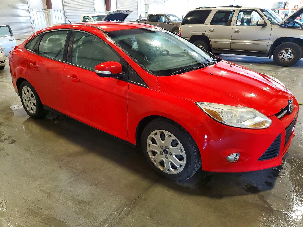 2012 Ford Focus 4d Red vin: 1FAHP3F27CL477106