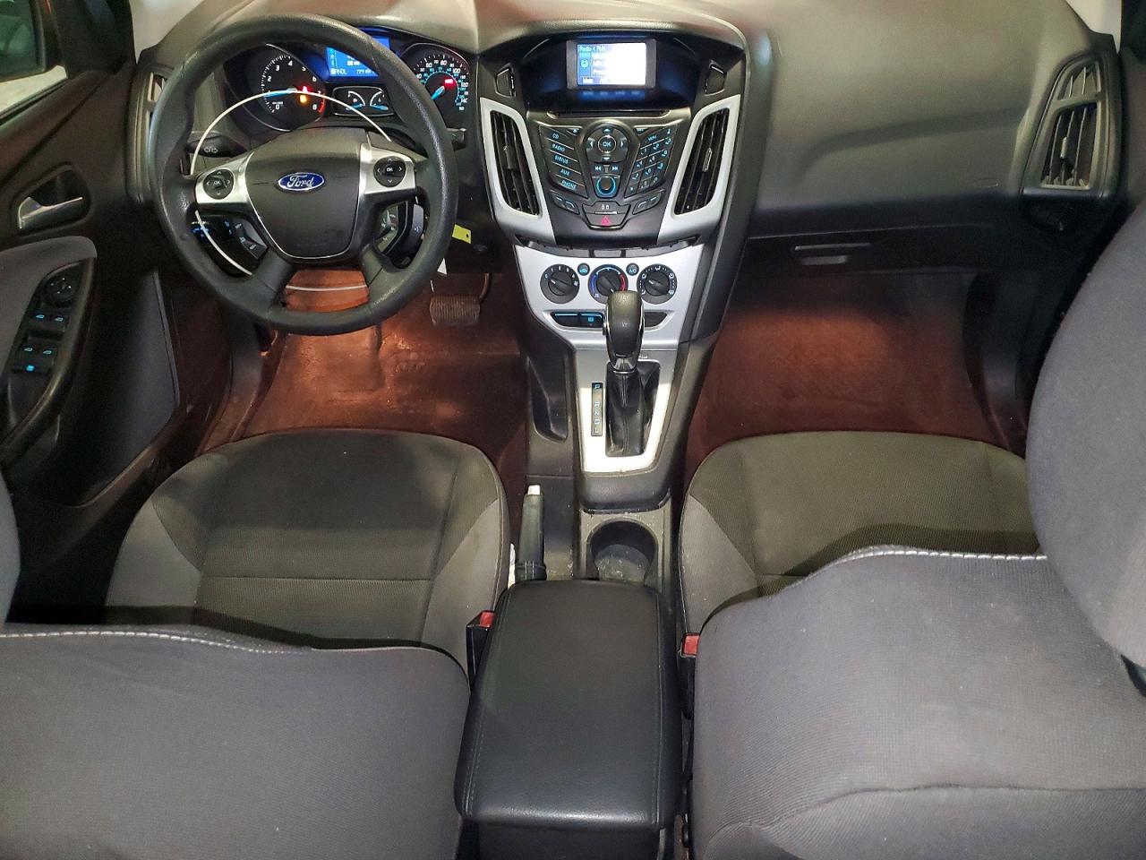2012 Ford Focus 4d Red vin: 1FAHP3F27CL477106