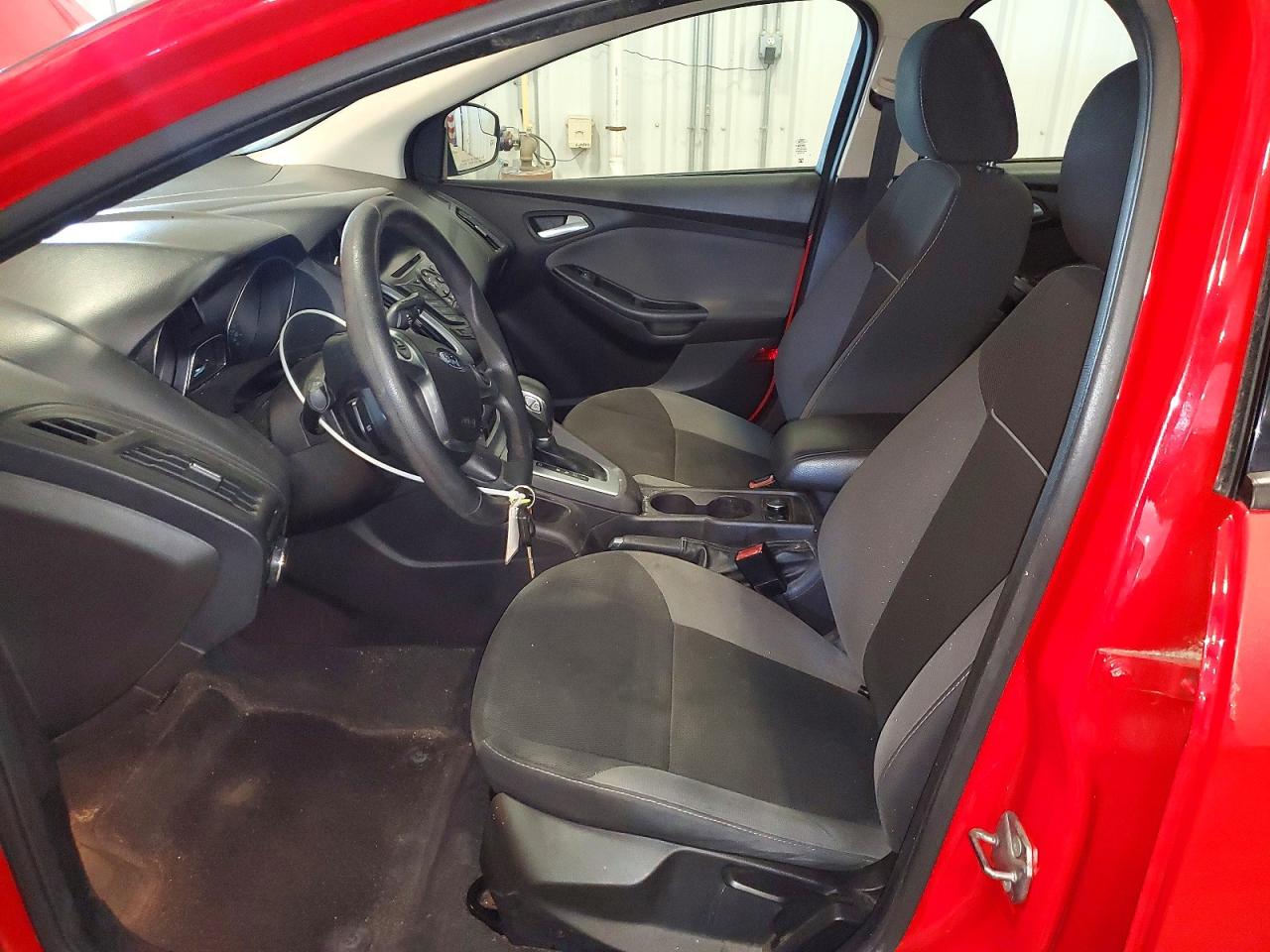 2012 Ford Focus 4d Red vin: 1FAHP3F27CL477106