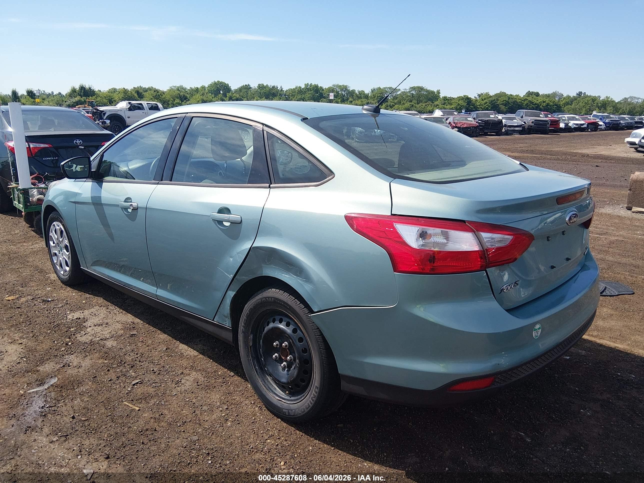 2012 Ford Focus Se Blue vin: 1FAHP3F28CL277691