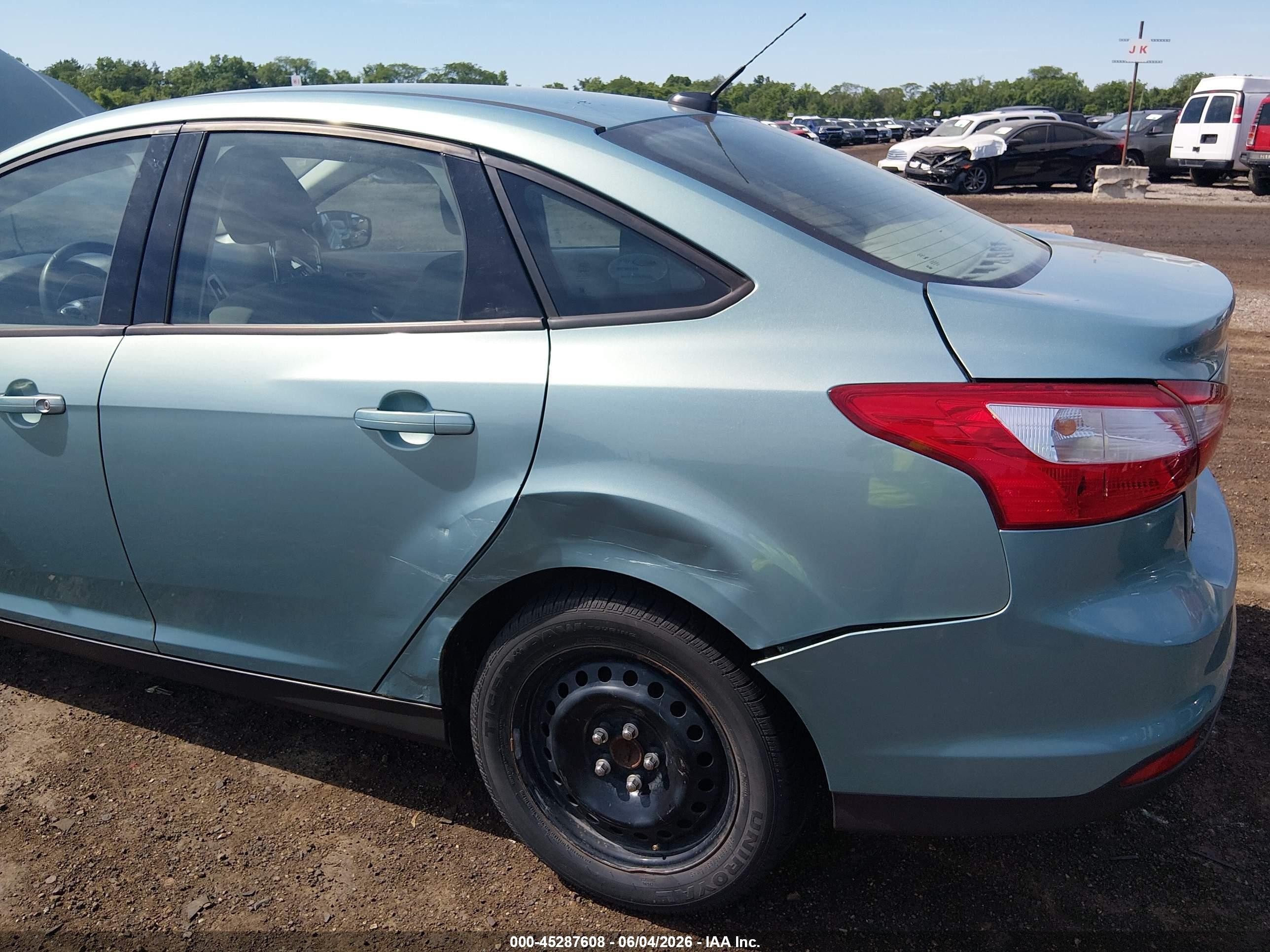 2012 Ford Focus Se Blue vin: 1FAHP3F28CL277691