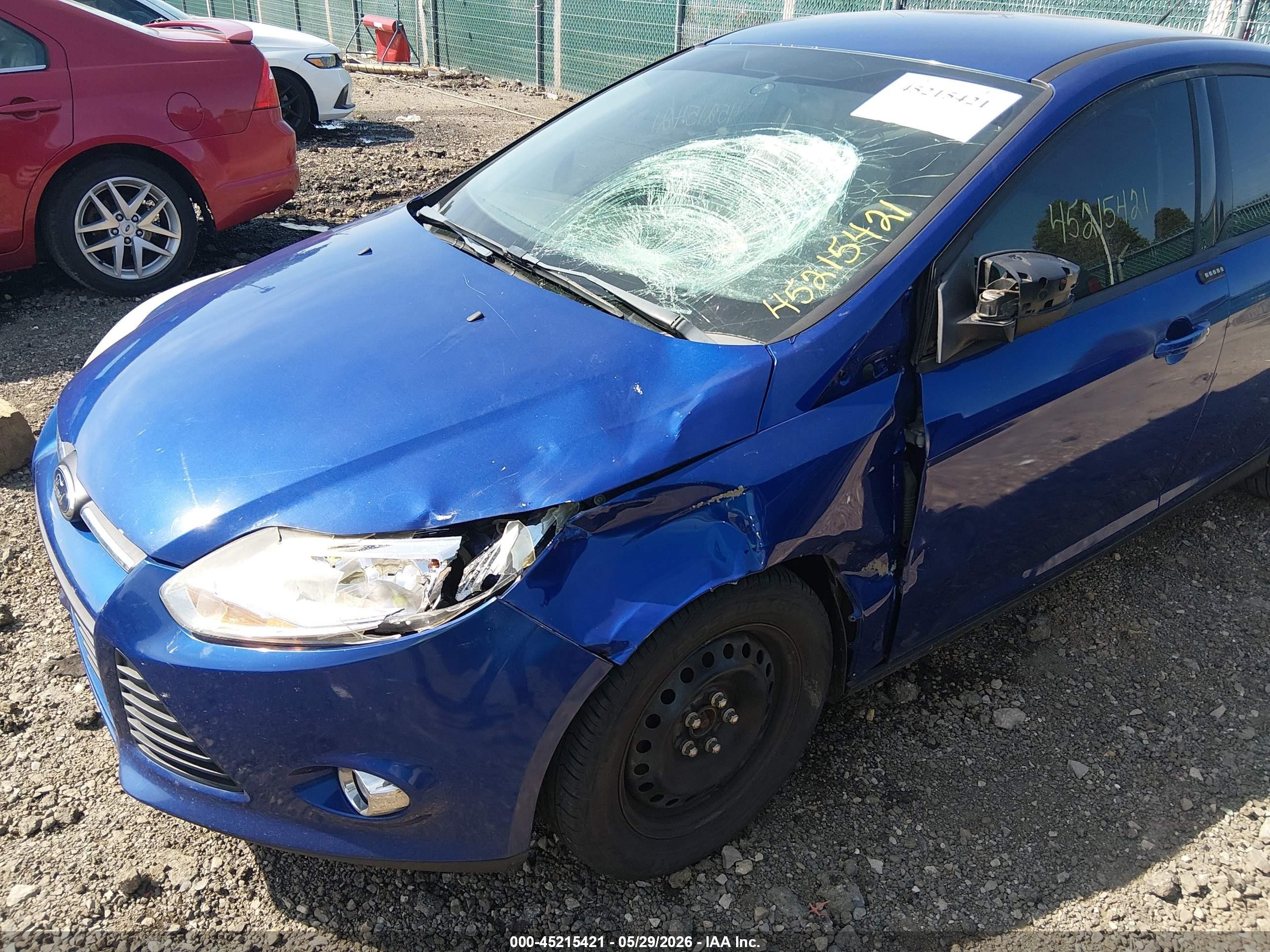 2012 Ford Focus Se Blue vin: 1FAHP3F28CL346847