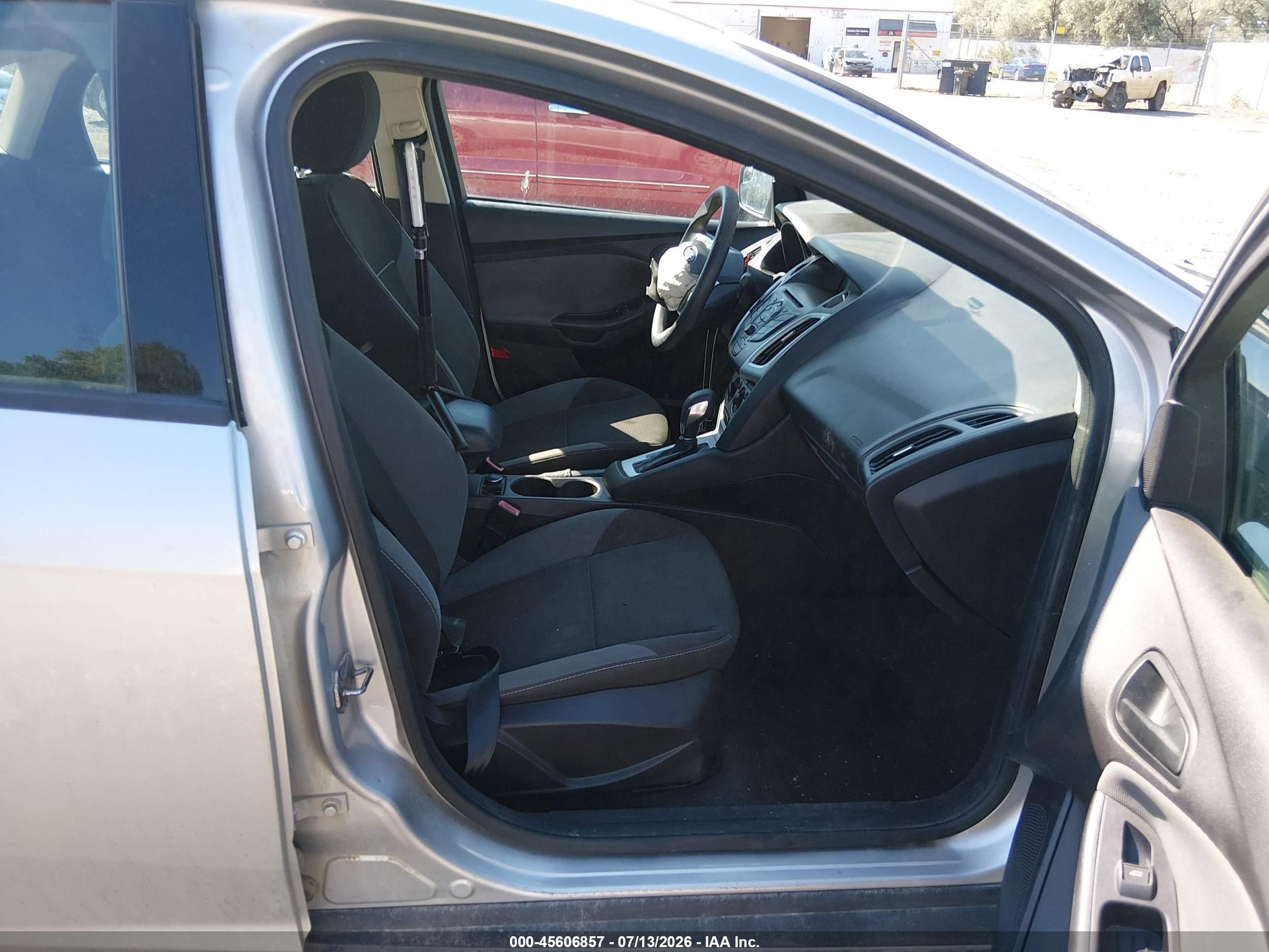 2012 Ford Focus Se Серебряный vin: 1FAHP3F28CL440405
