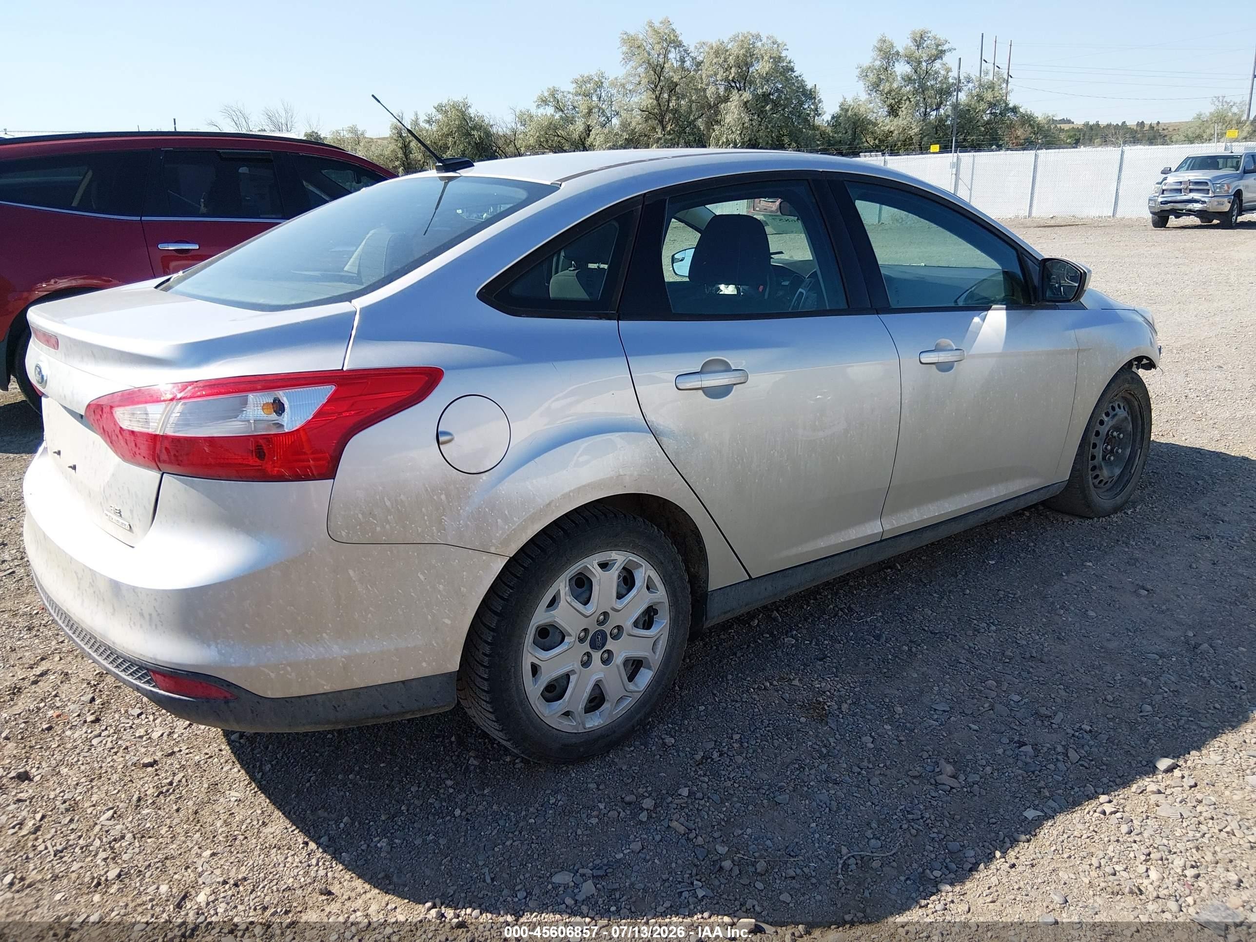 2012 Ford Focus Se Серебряный vin: 1FAHP3F28CL440405