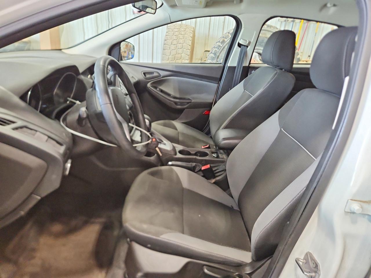 2012 Ford Focus Se White vin: 1FAHP3F28CL454823