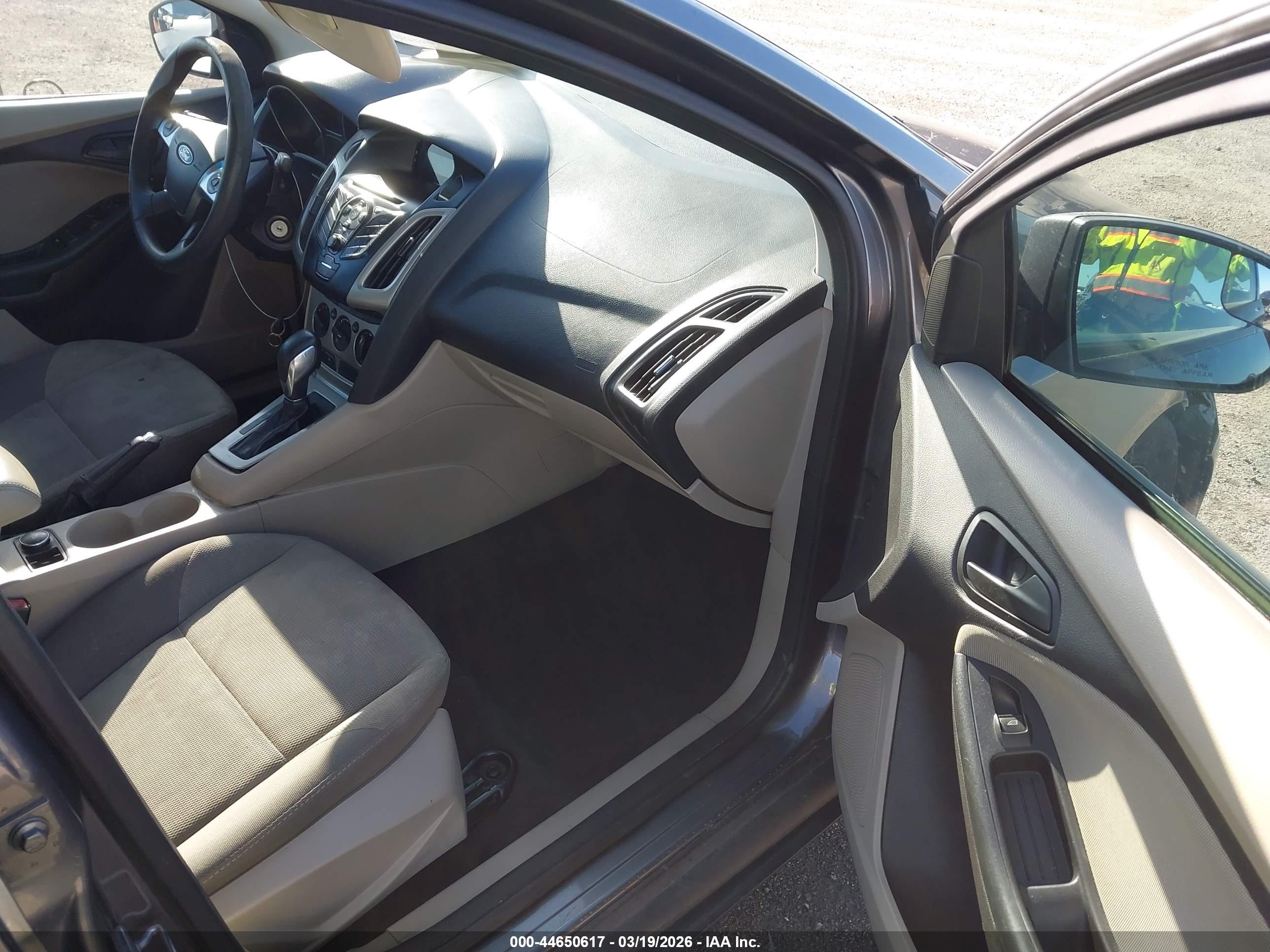 2012 Ford Focus Se Silver vin: 1FAHP3F28CL475901