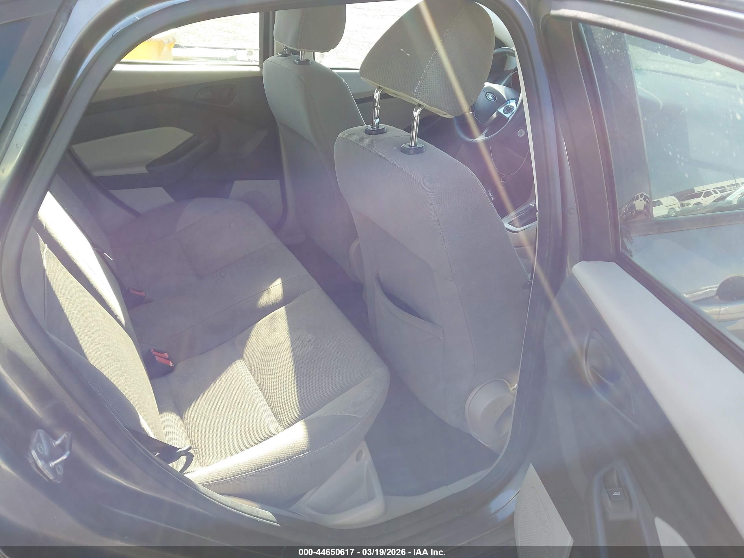 2012 Ford Focus Se Silver vin: 1FAHP3F28CL475901