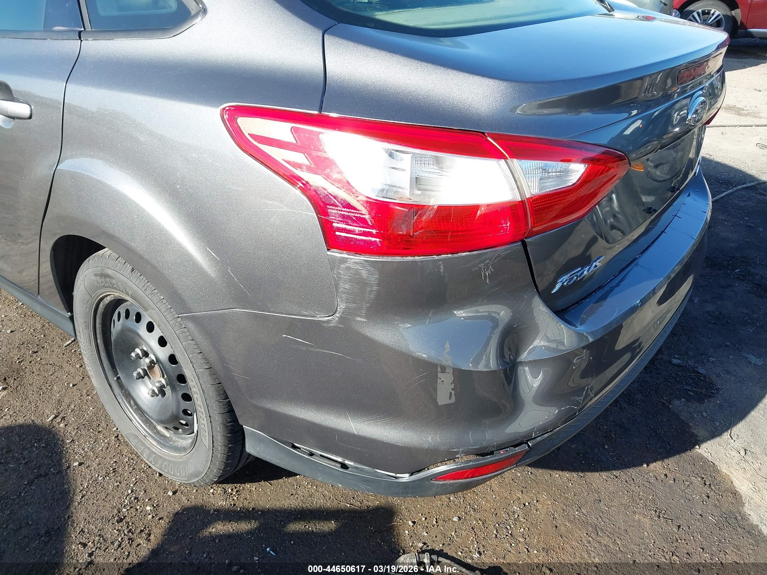 2012 Ford Focus Se Silver vin: 1FAHP3F28CL475901