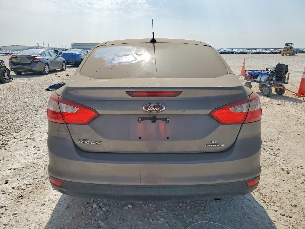 2012 Ford Foc Gray vin: 1FAHP3F28CL478278