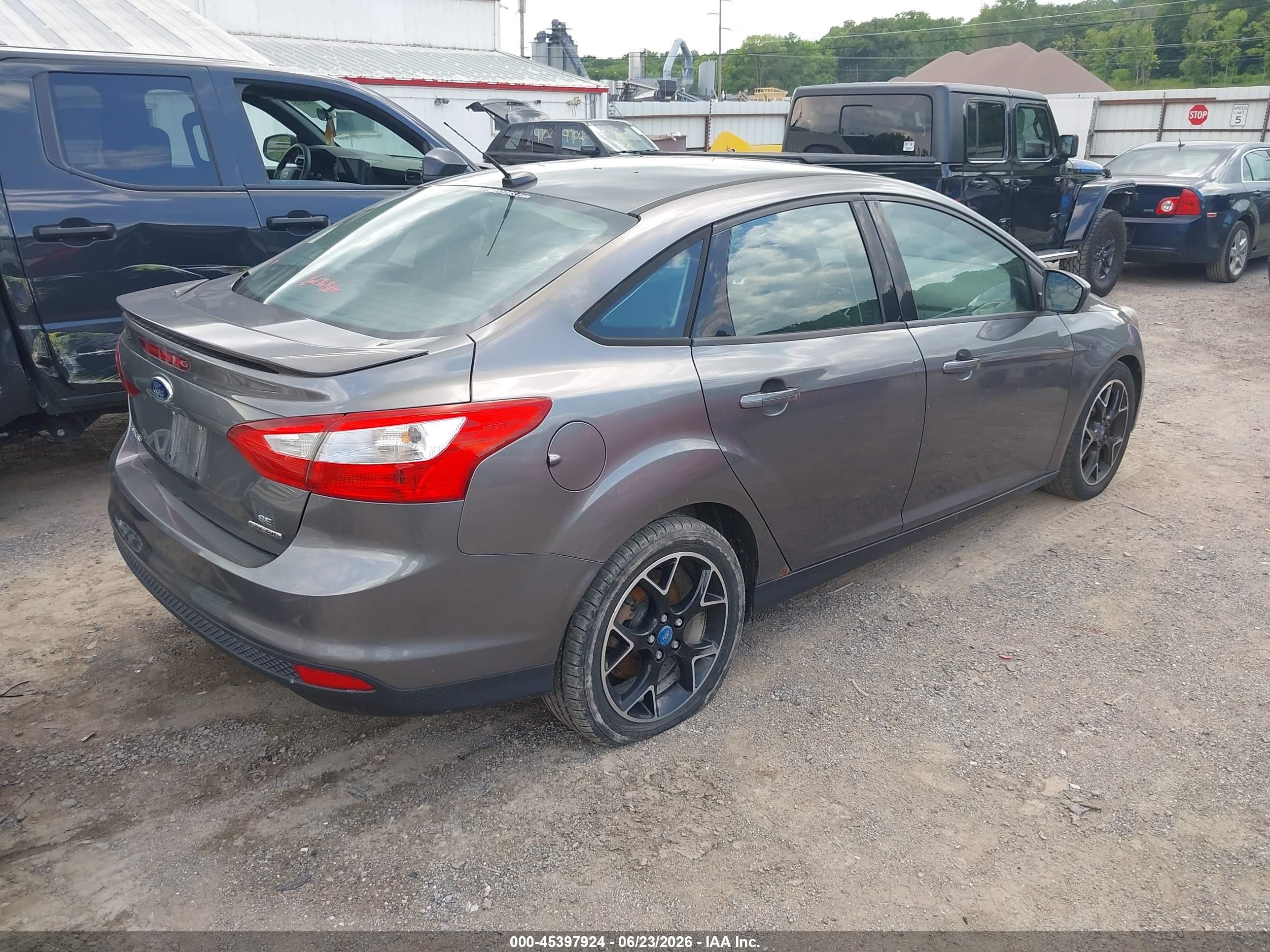 2012 Ford Focus Se Gray vin: 1FAHP3F29CL435441
