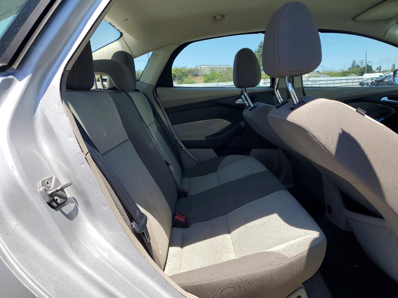2012 Ford Focus Se Серебряный vin: 1FAHP3F2XCL108451