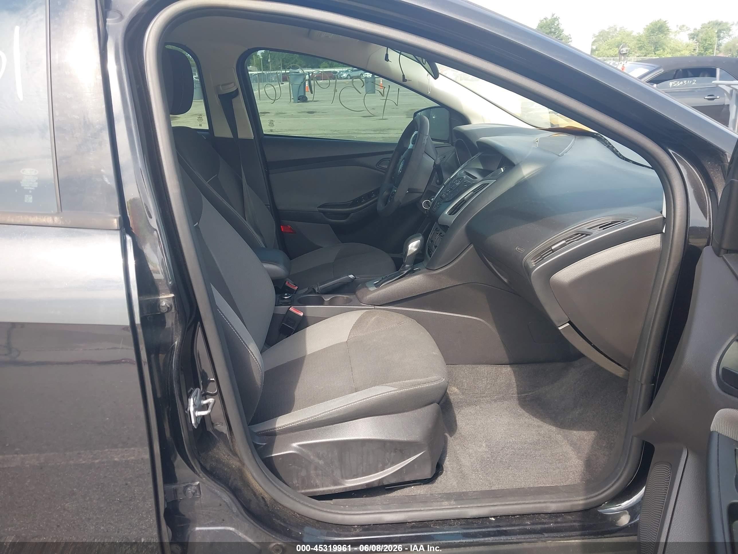 2012 Ford Focus Se Черный vin: 1FAHP3F2XCL163238