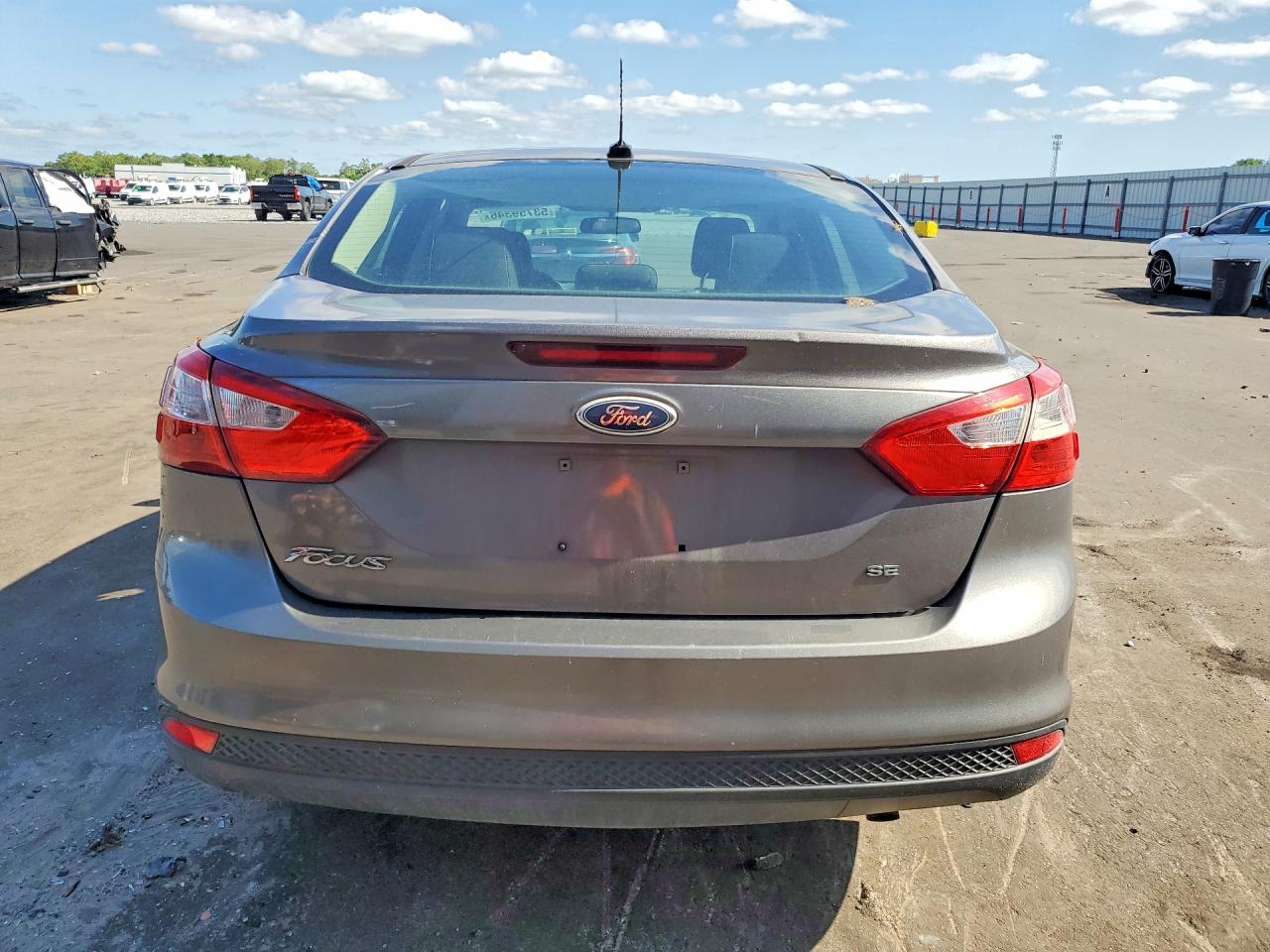 2012 Ford Focus Se Gray vin: 1FAHP3F2XCL192335