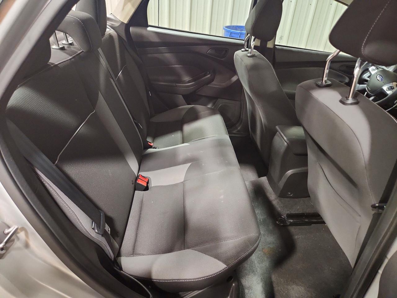 2012 Ford Focus Se Silver vin: 1FAHP3F2XCL193534