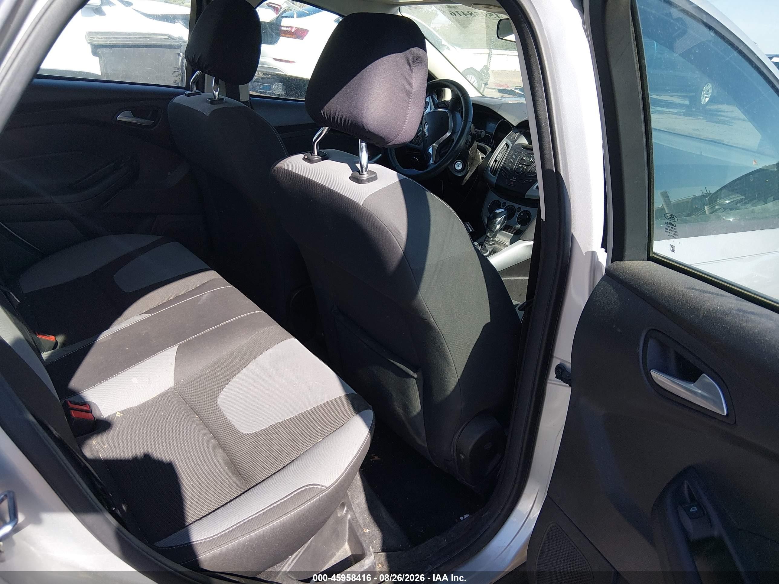 2012 Ford Focus Se Silver vin: 1FAHP3F2XCL261833