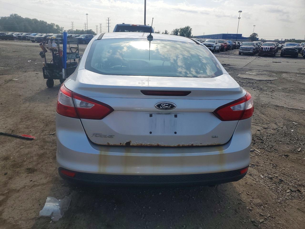2012 Ford Focus Se Silver vin: 1FAHP3F2XCL266868