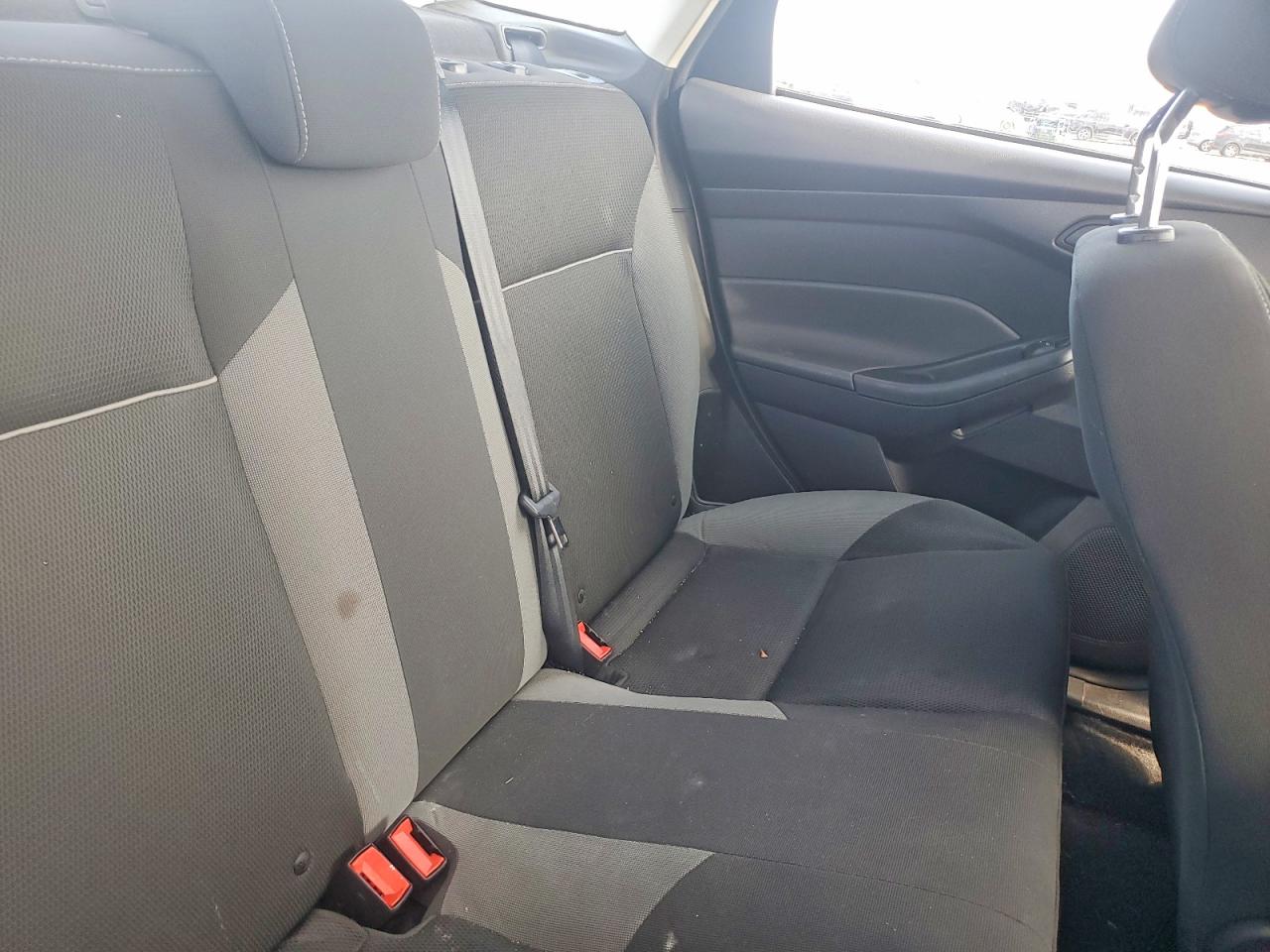 2012 Ford Focus Se Silver vin: 1FAHP3F2XCL266868
