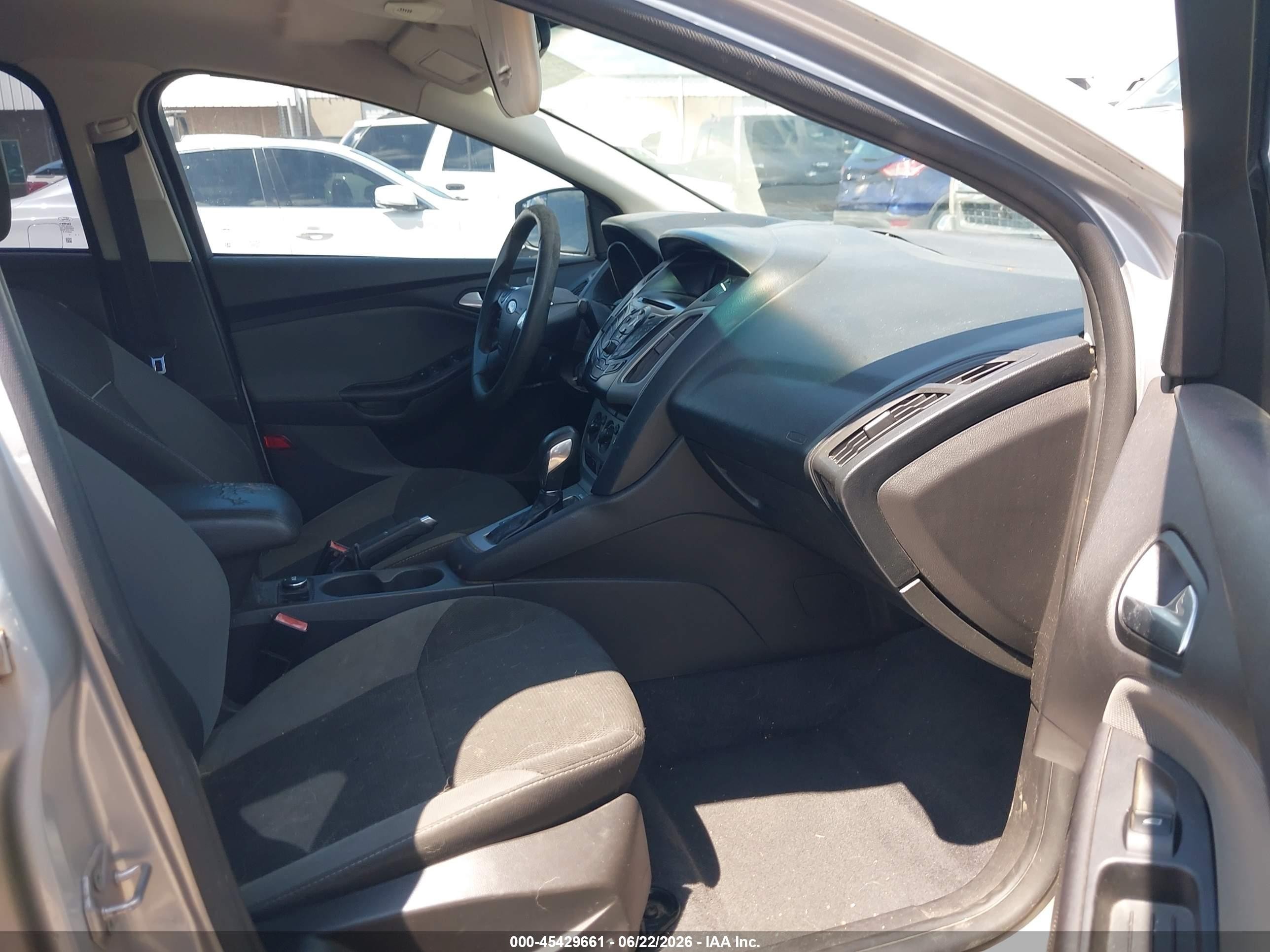 2012 Ford Focus Se Silver vin: 1FAHP3F2XCL273027