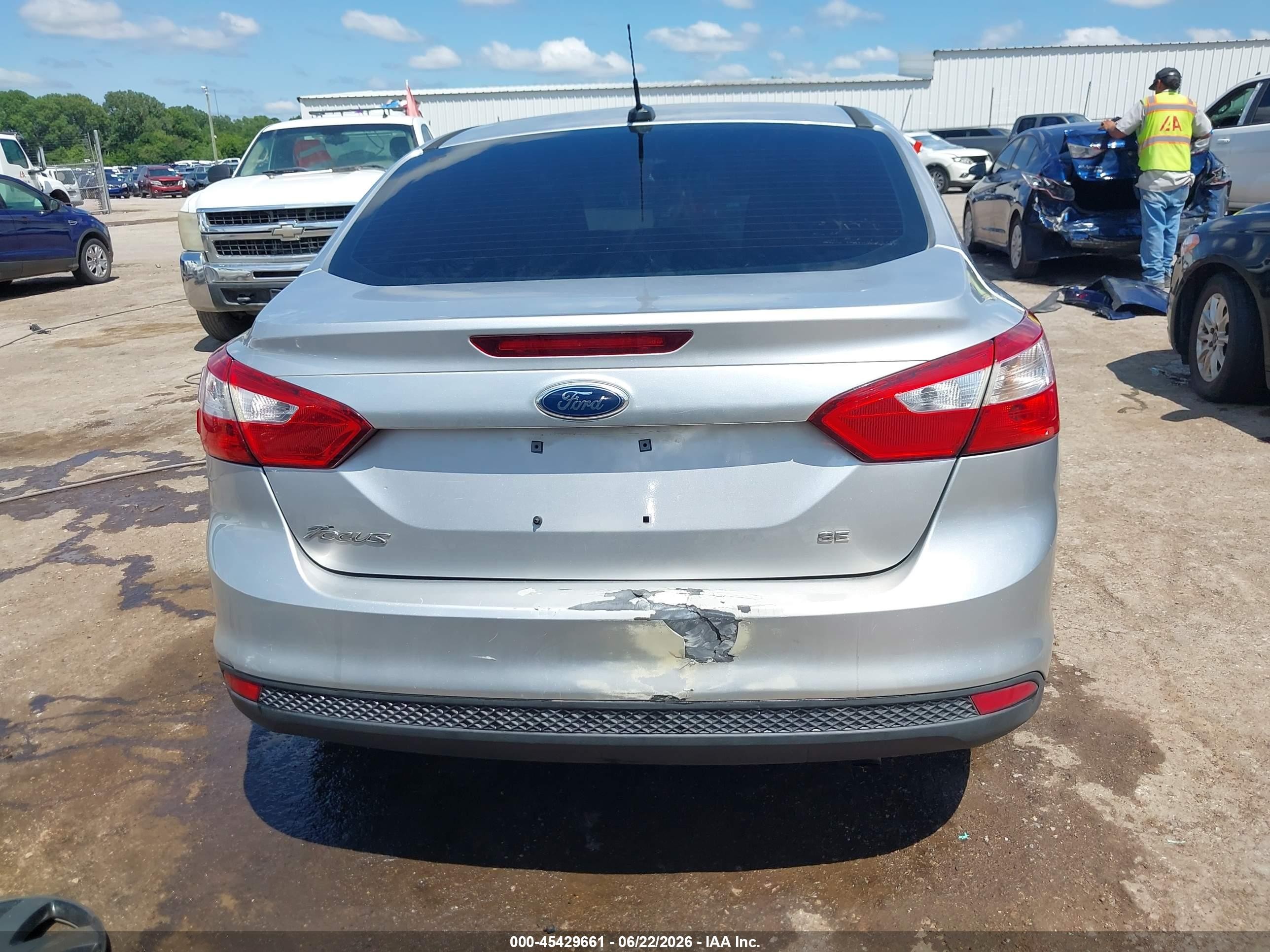 2012 Ford Focus Se Silver vin: 1FAHP3F2XCL273027