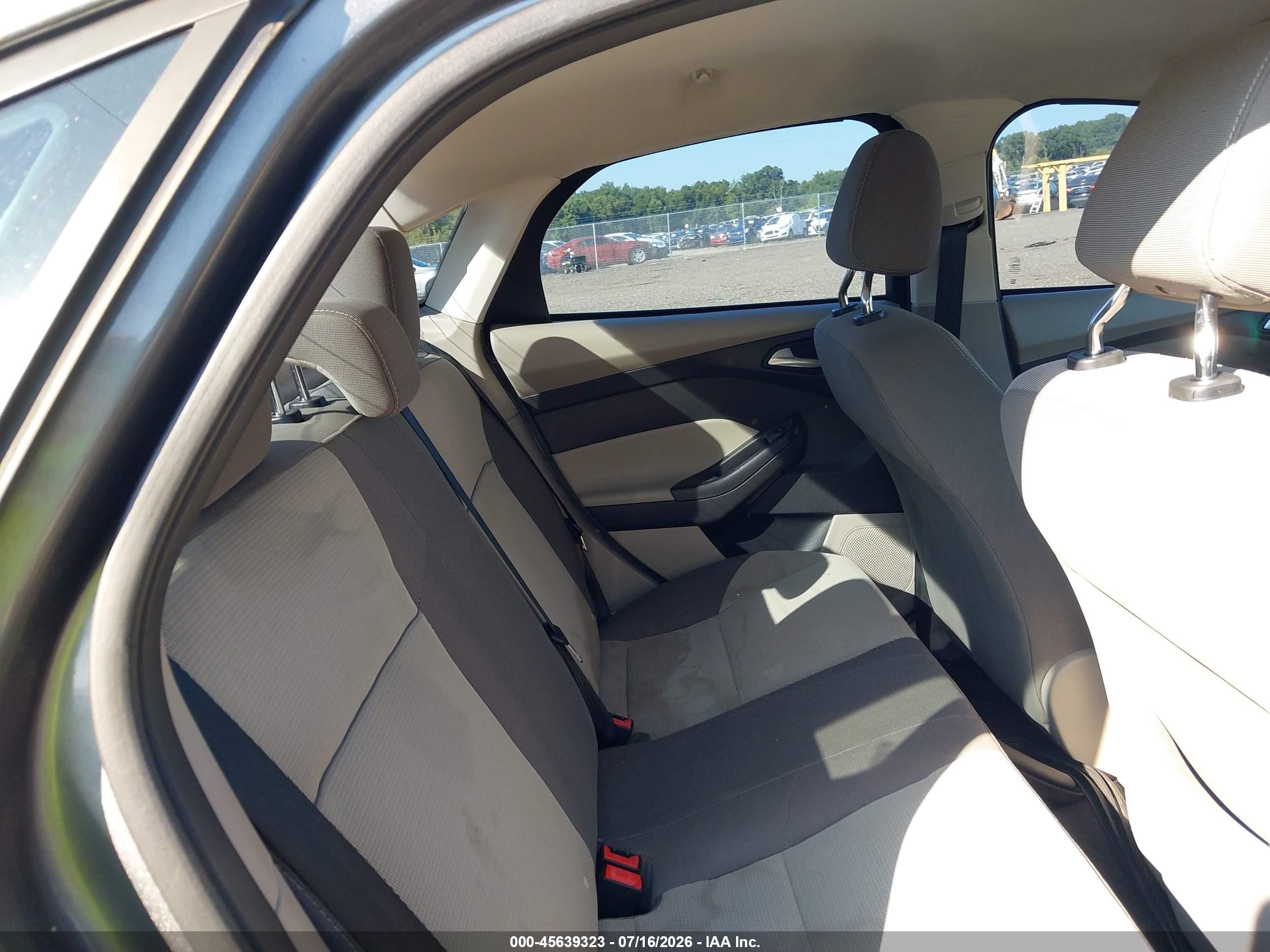 2012 Ford Focus Se Gray vin: 1FAHP3F2XCL327877