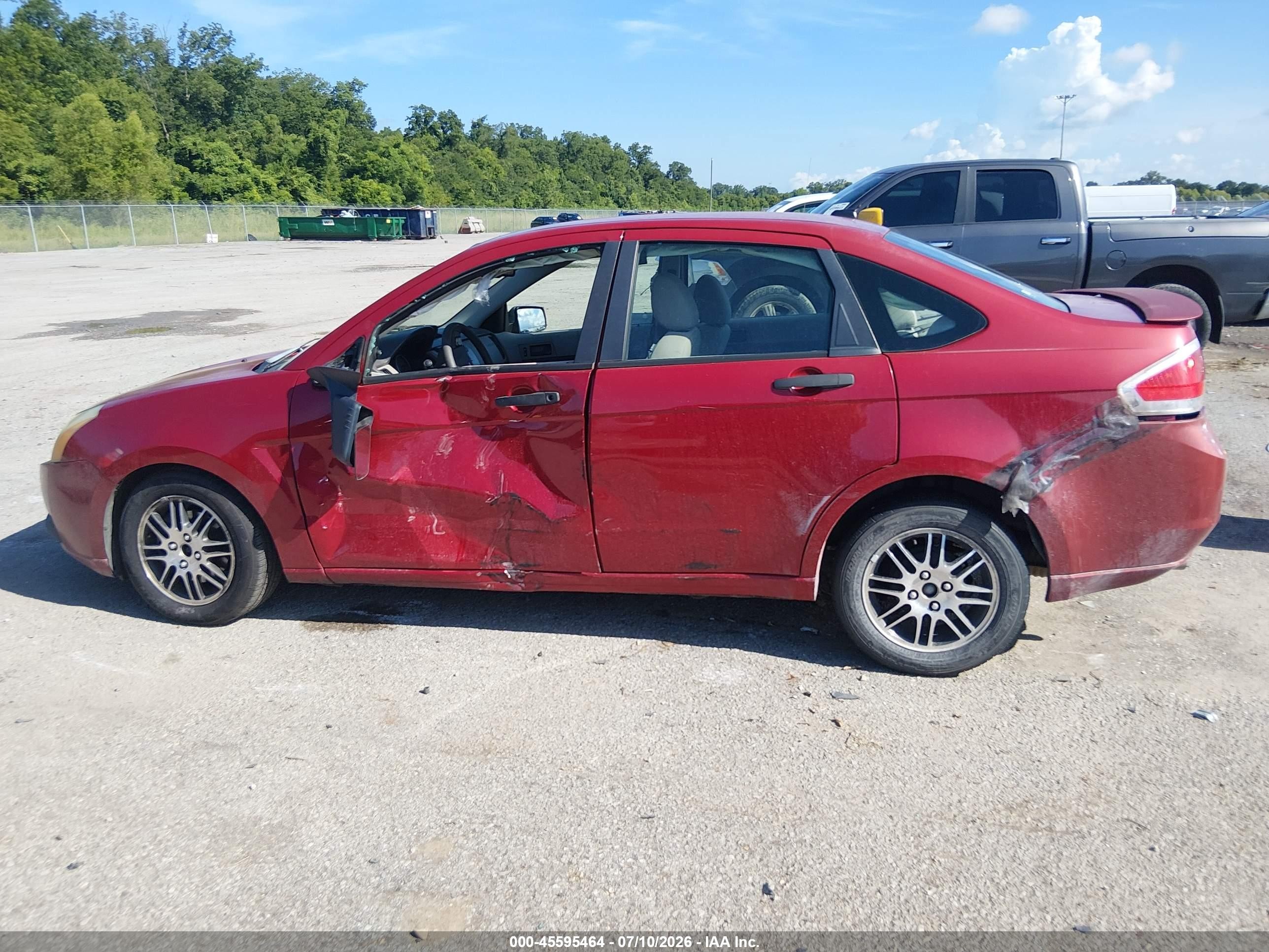 2010 Ford Focus Se Red vin: 1FAHP3FN0AW115799