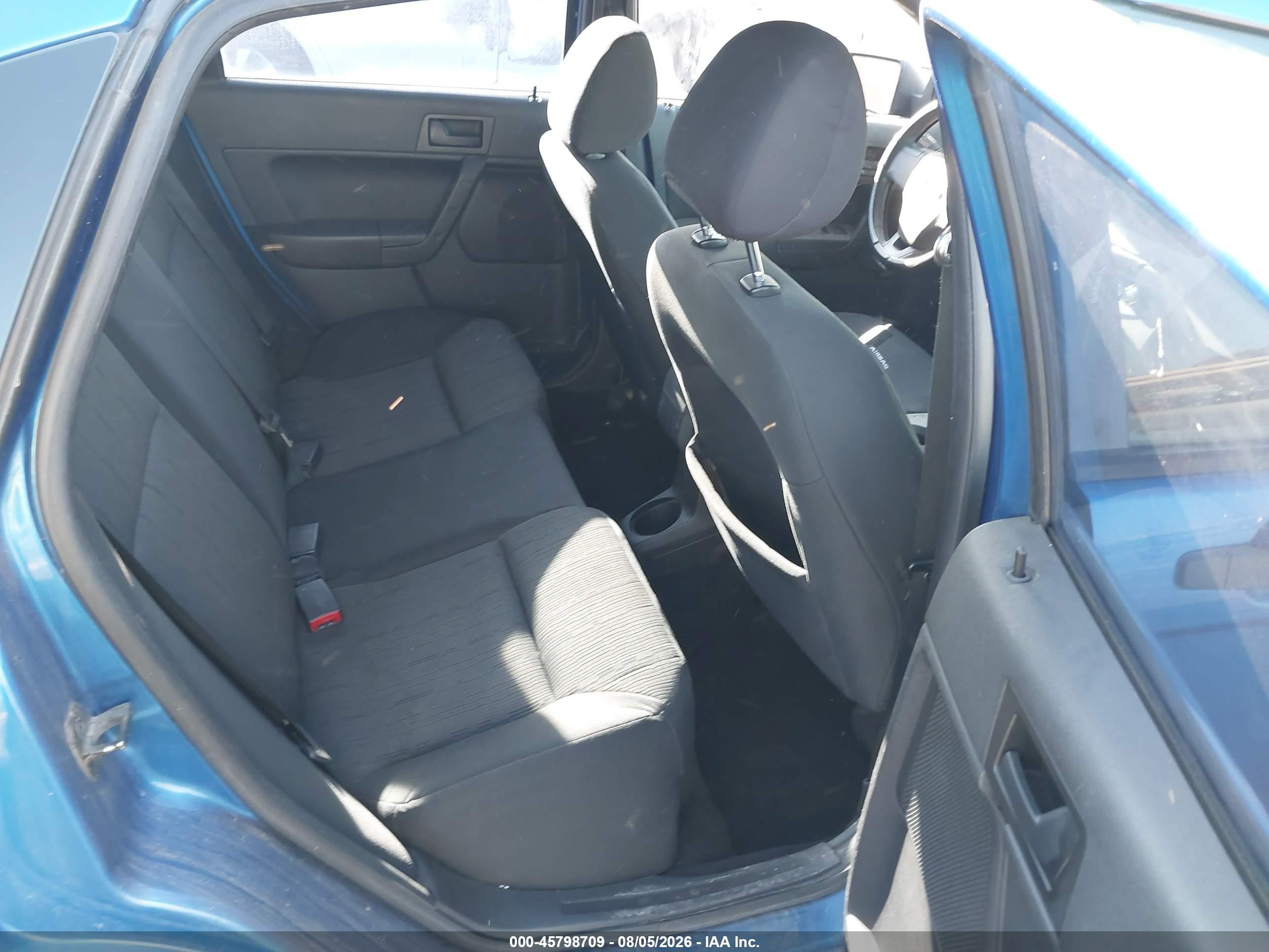 2010 Ford Focus Se Blue vin: 1FAHP3FN0AW121859