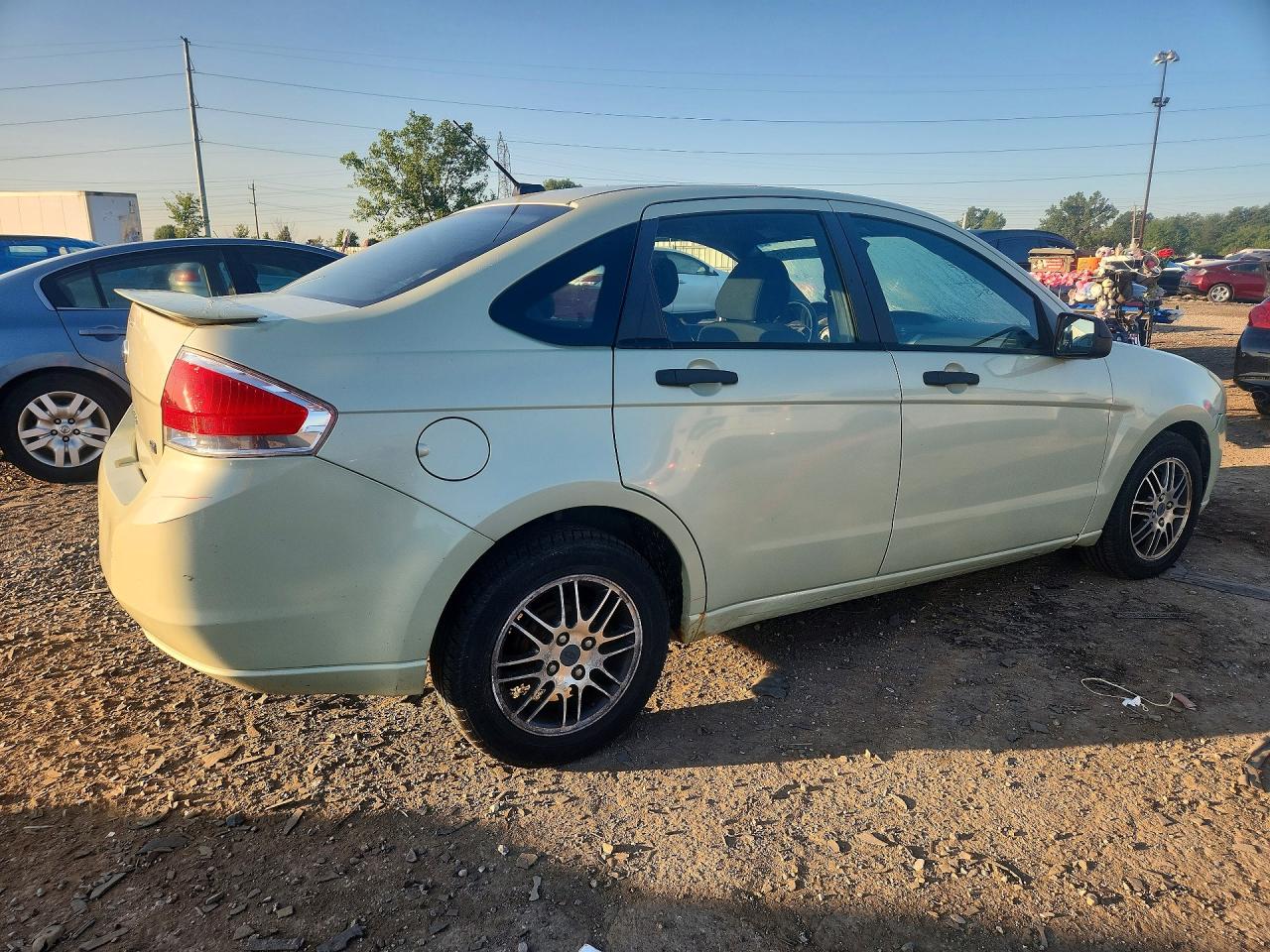 2010 Ford Focus Se Зеленый vin: 1FAHP3FN0AW139892