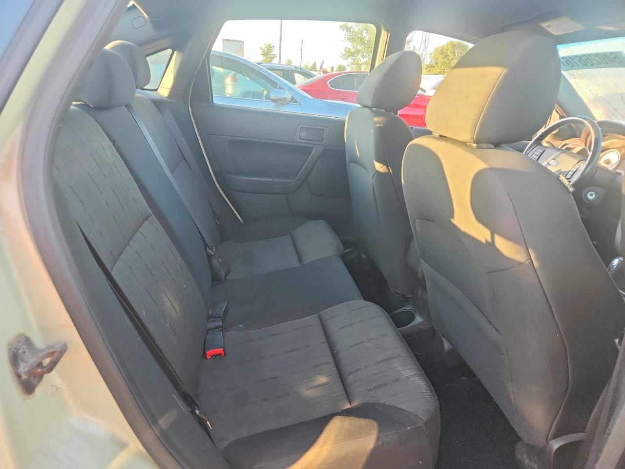 2010 Ford Focus Se Зеленый vin: 1FAHP3FN0AW139892