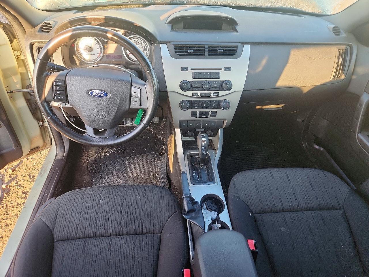 2010 Ford Focus Se Зеленый vin: 1FAHP3FN0AW139892