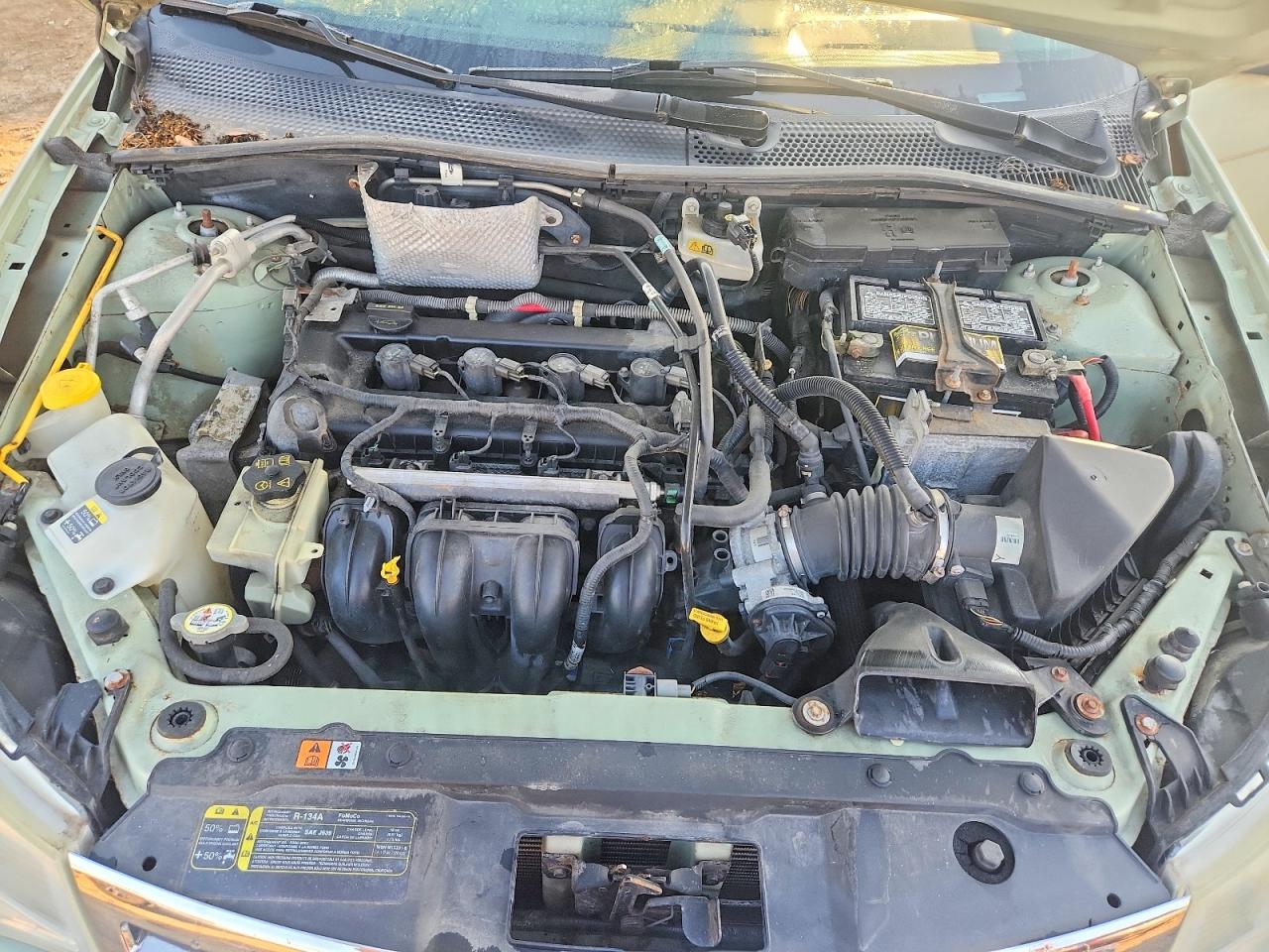 2010 Ford Focus Se Зеленый vin: 1FAHP3FN0AW139892