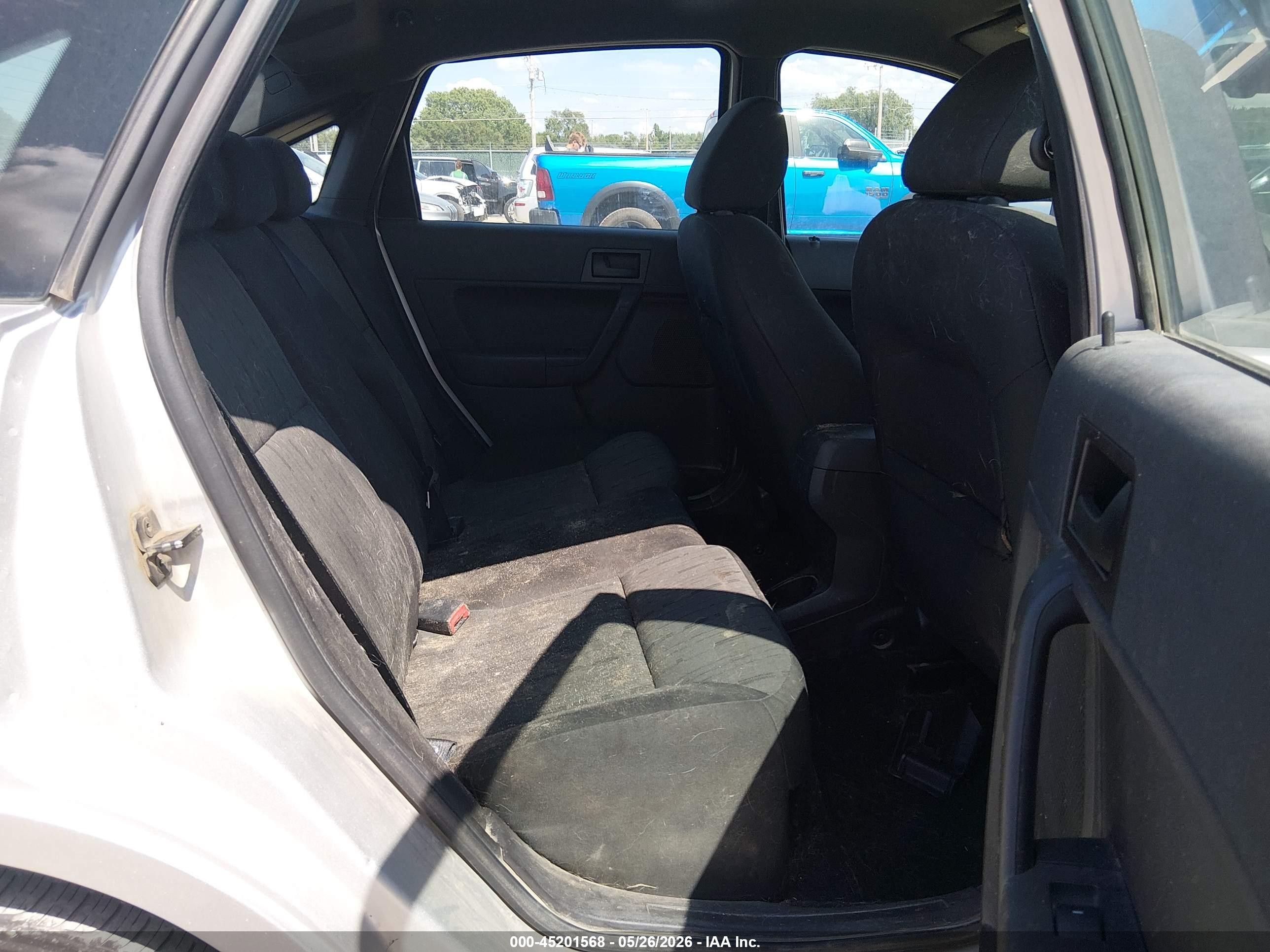 2010 Ford Focus Se Серый vin: 1FAHP3FN0AW168437
