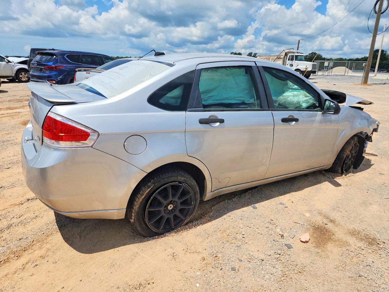2010 Ford Focus Se Silver vin: 1FAHP3FN0AW212405