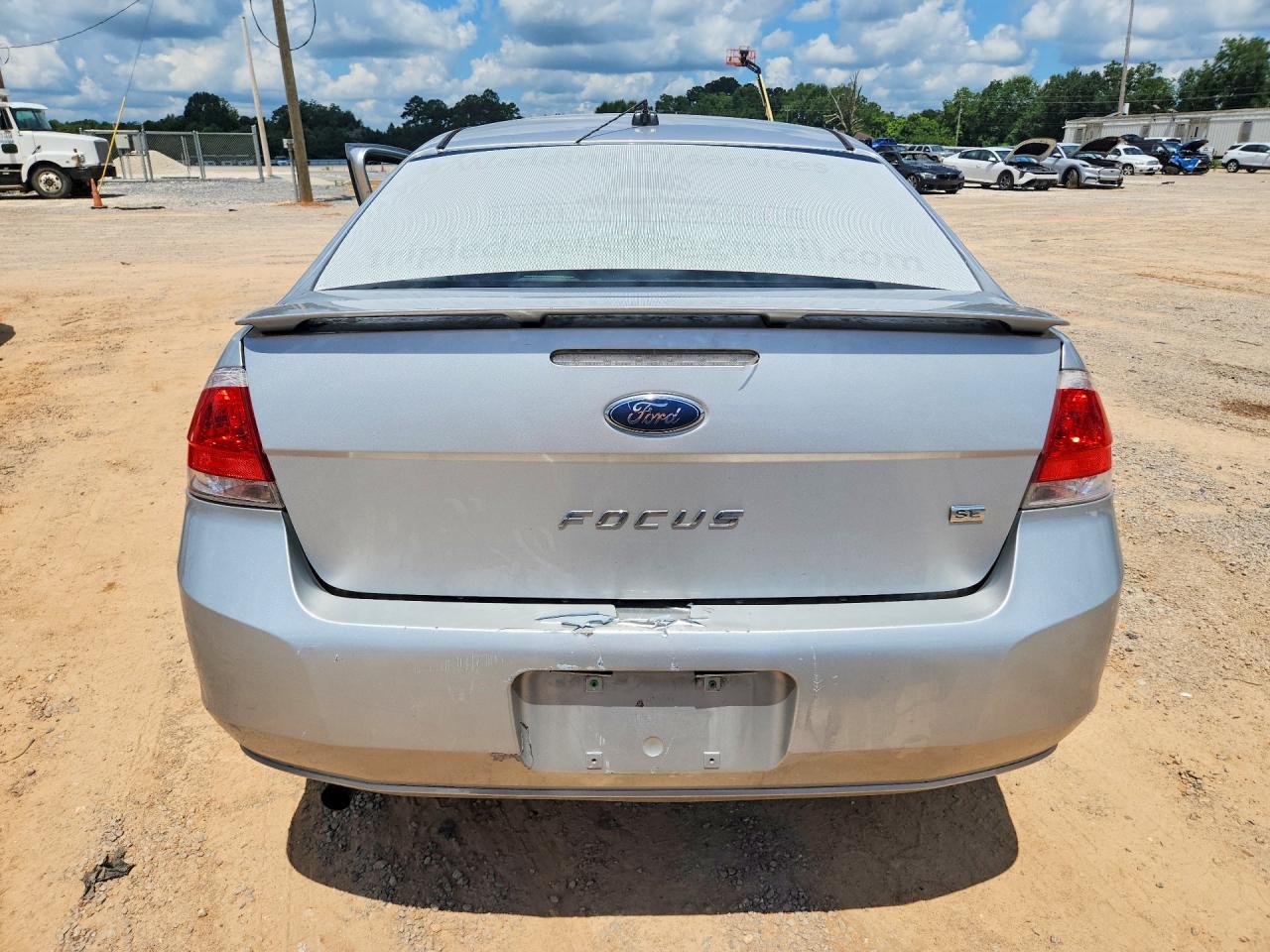 2010 Ford Focus Se Silver vin: 1FAHP3FN0AW212405