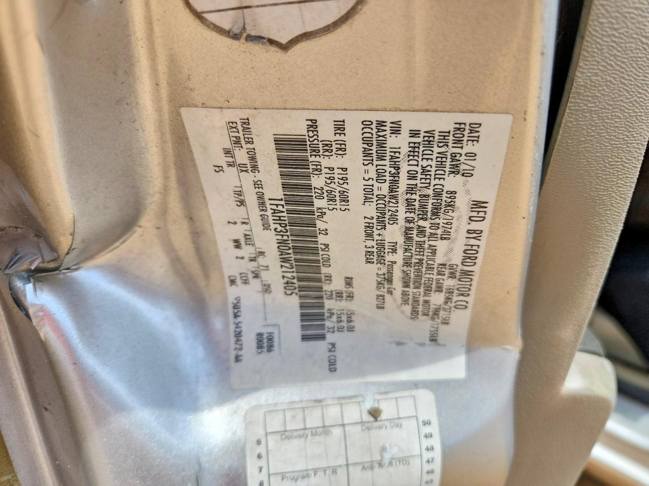 2010 Ford Focus Se Silver vin: 1FAHP3FN0AW212405