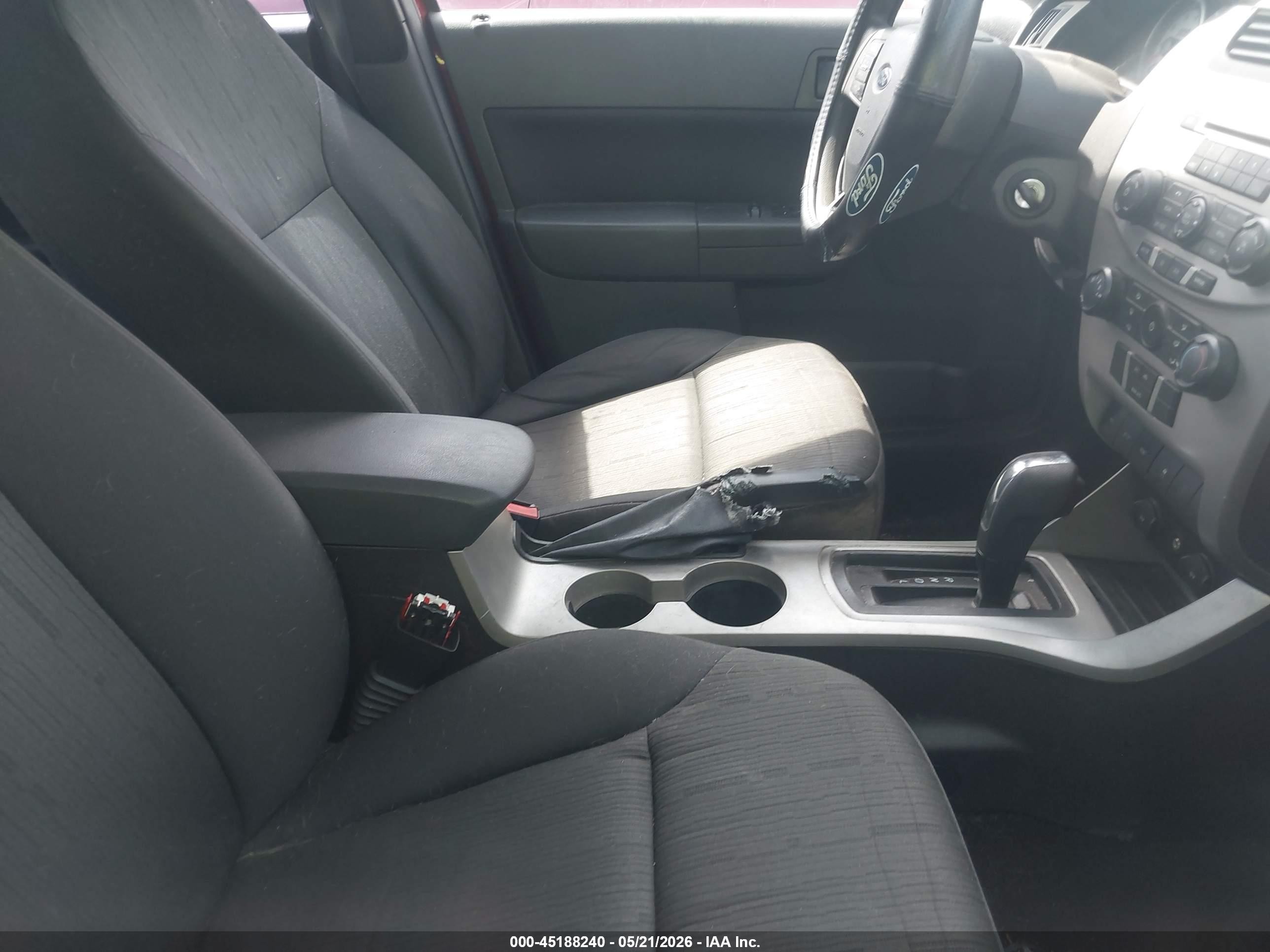2010 Ford Focus Se Red vin: 1FAHP3FN0AW213389
