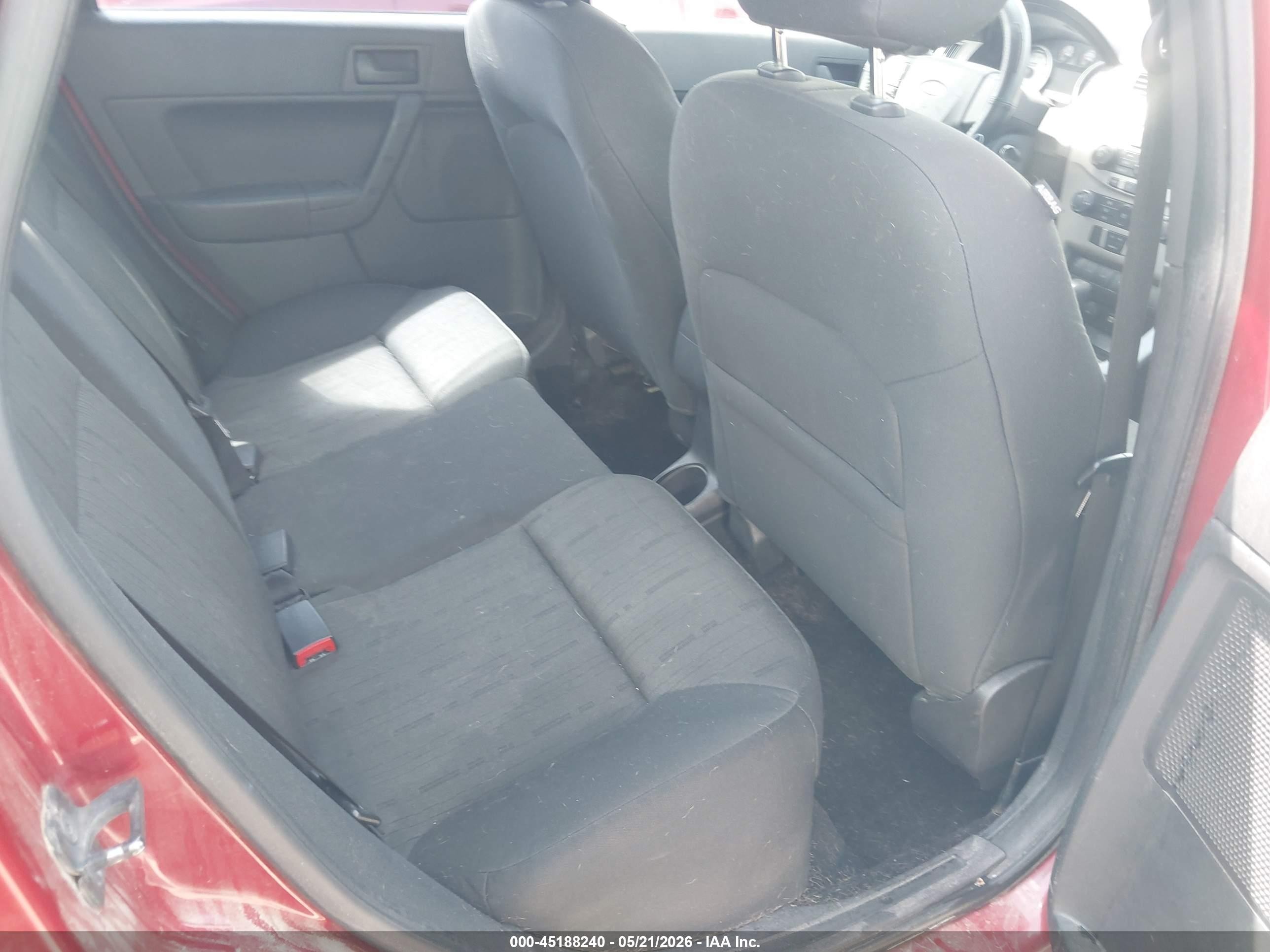 2010 Ford Focus Se Red vin: 1FAHP3FN0AW213389