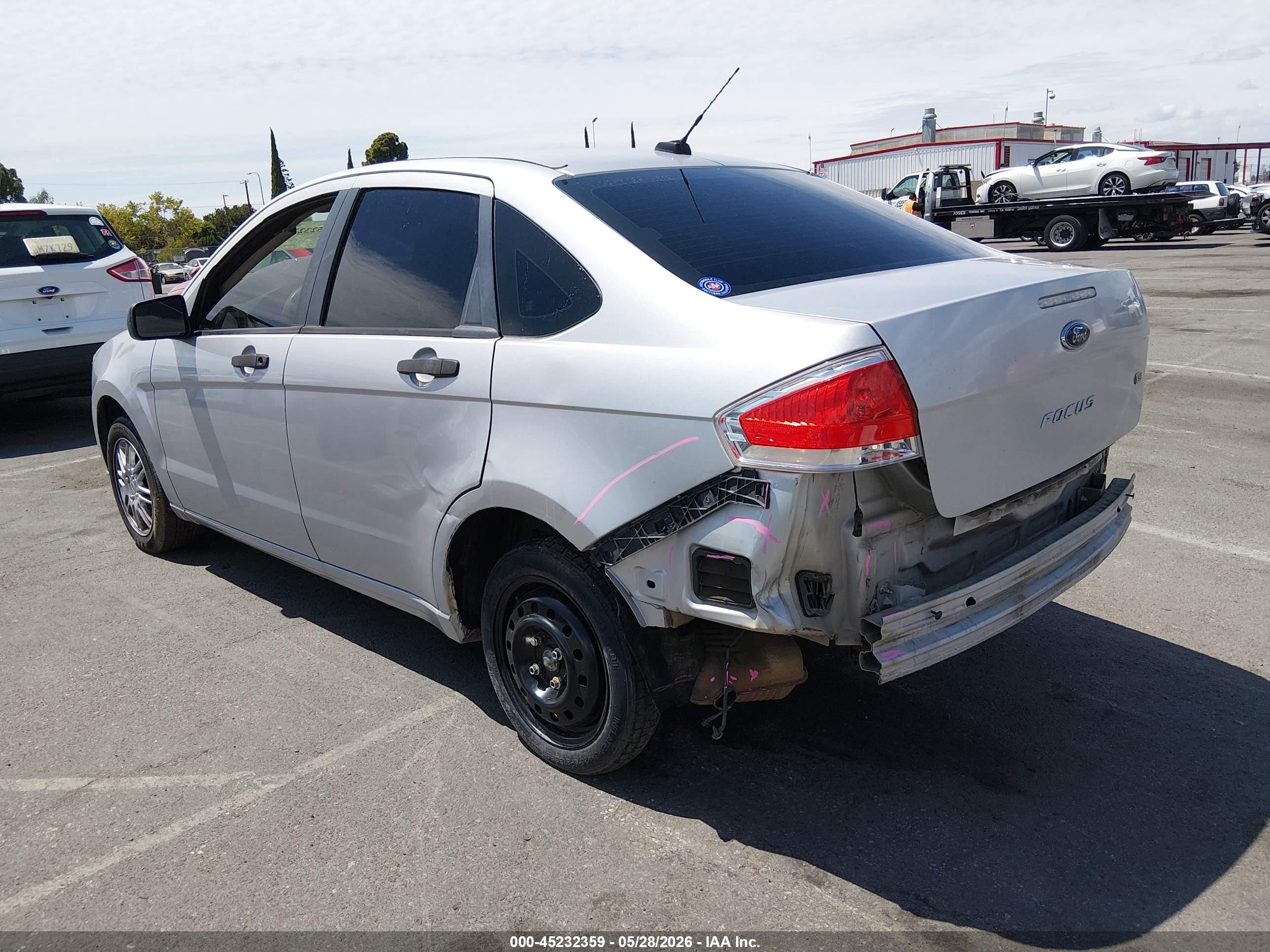 2010 Ford Focus Se Серебряный vin: 1FAHP3FN0AW235828