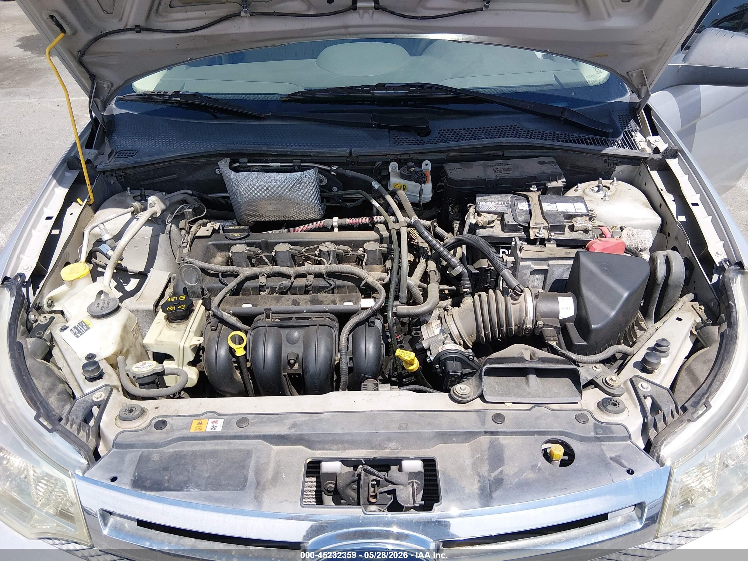 2010 Ford Focus Se Серебряный vin: 1FAHP3FN0AW235828