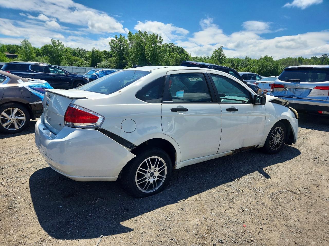 2010 Ford Focus Se White vin: 1FAHP3FN0AW247090