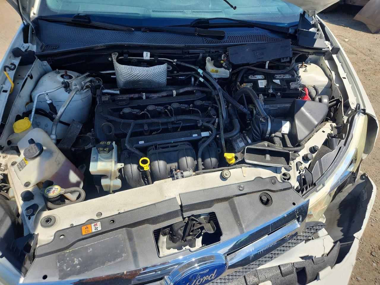 2010 Ford Focus Se White vin: 1FAHP3FN0AW247090