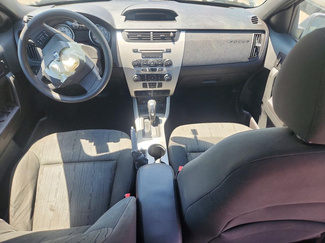 2010 Ford Focus Se White vin: 1FAHP3FN0AW247090