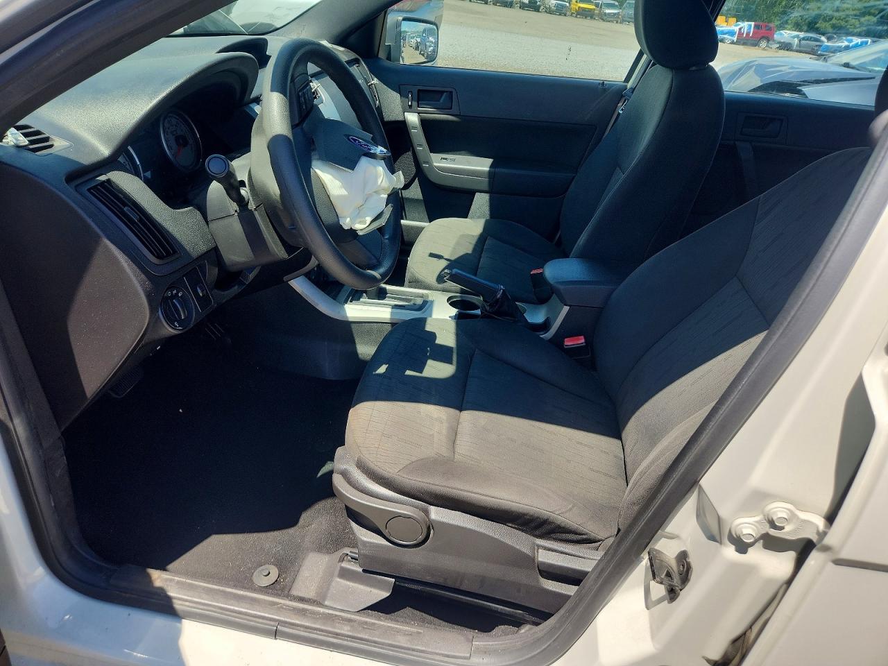 2010 Ford Focus Se White vin: 1FAHP3FN0AW247090