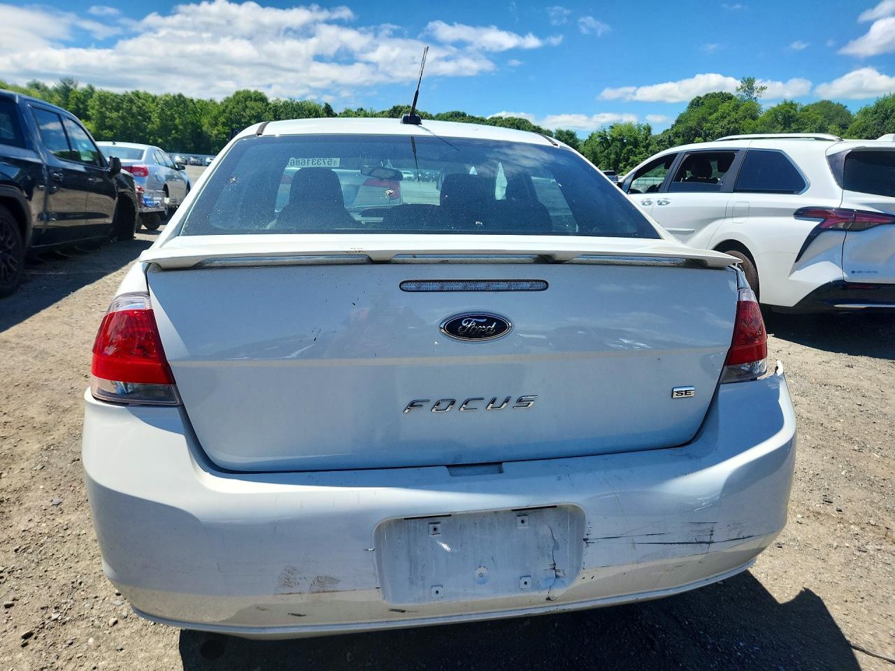 2010 Ford Focus Se White vin: 1FAHP3FN0AW247090